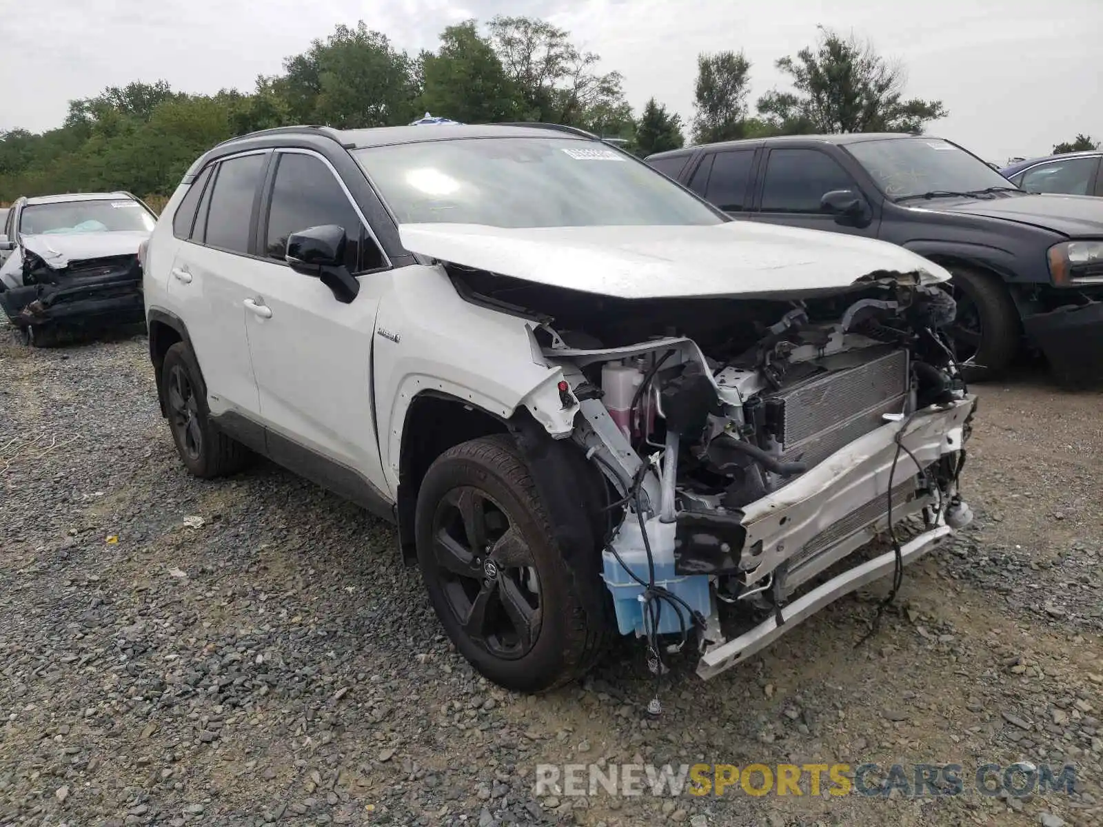 1 Photograph of a damaged car 2T3EWRFV6LW051708 TOYOTA RAV4 2020