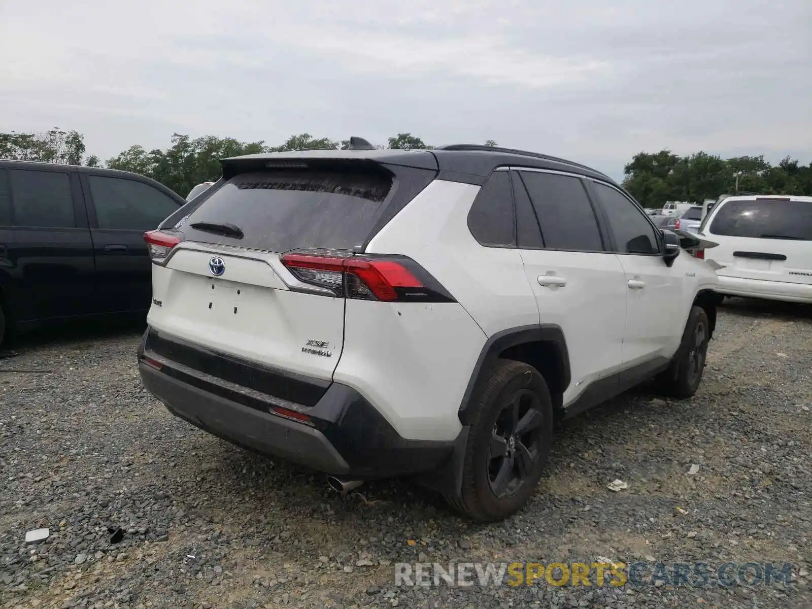 4 Photograph of a damaged car 2T3EWRFV6LW051708 TOYOTA RAV4 2020