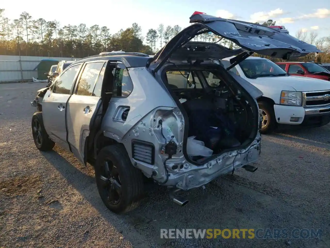 3 Photograph of a damaged car 2T3EWRFV6LW080304 TOYOTA RAV4 2020