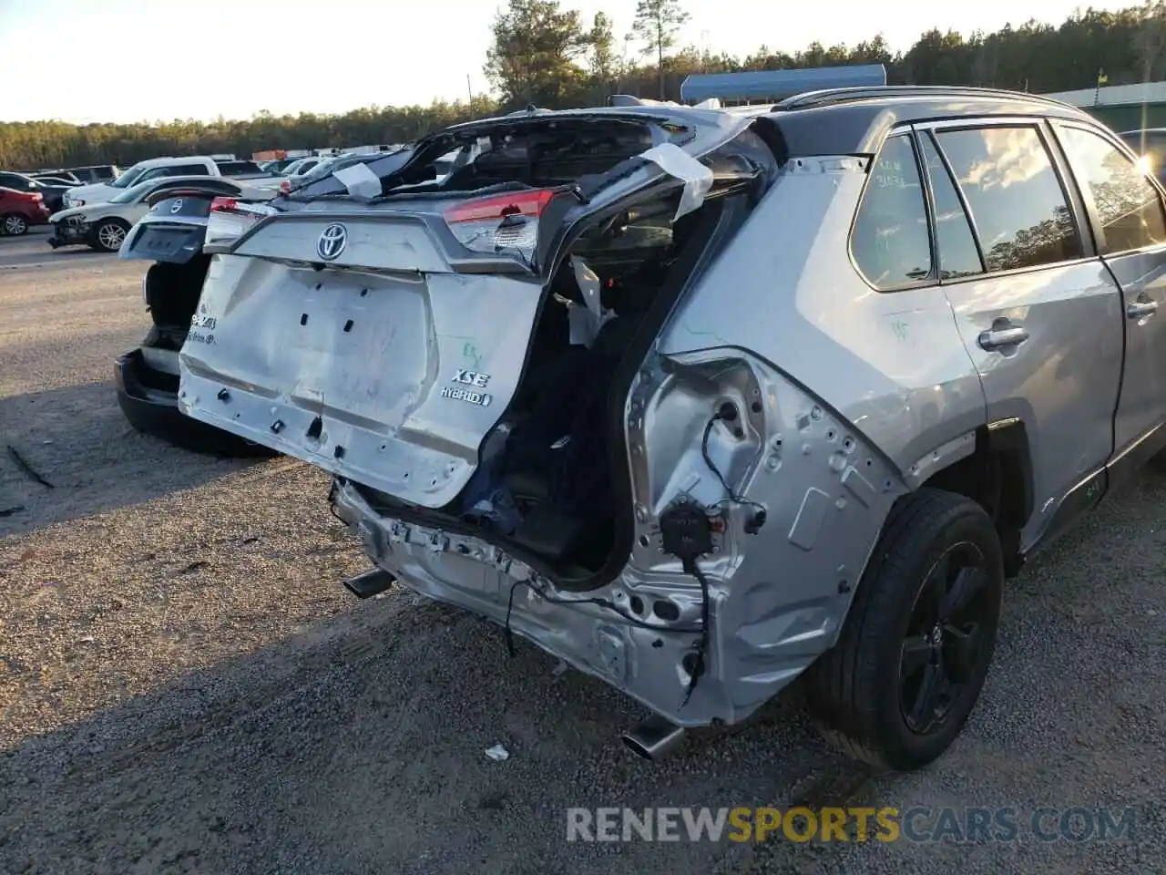 9 Photograph of a damaged car 2T3EWRFV6LW080304 TOYOTA RAV4 2020