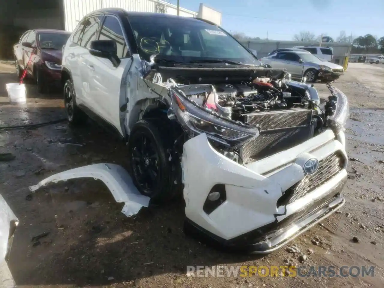 1 Photograph of a damaged car 2T3EWRFV6LW081159 TOYOTA RAV4 2020