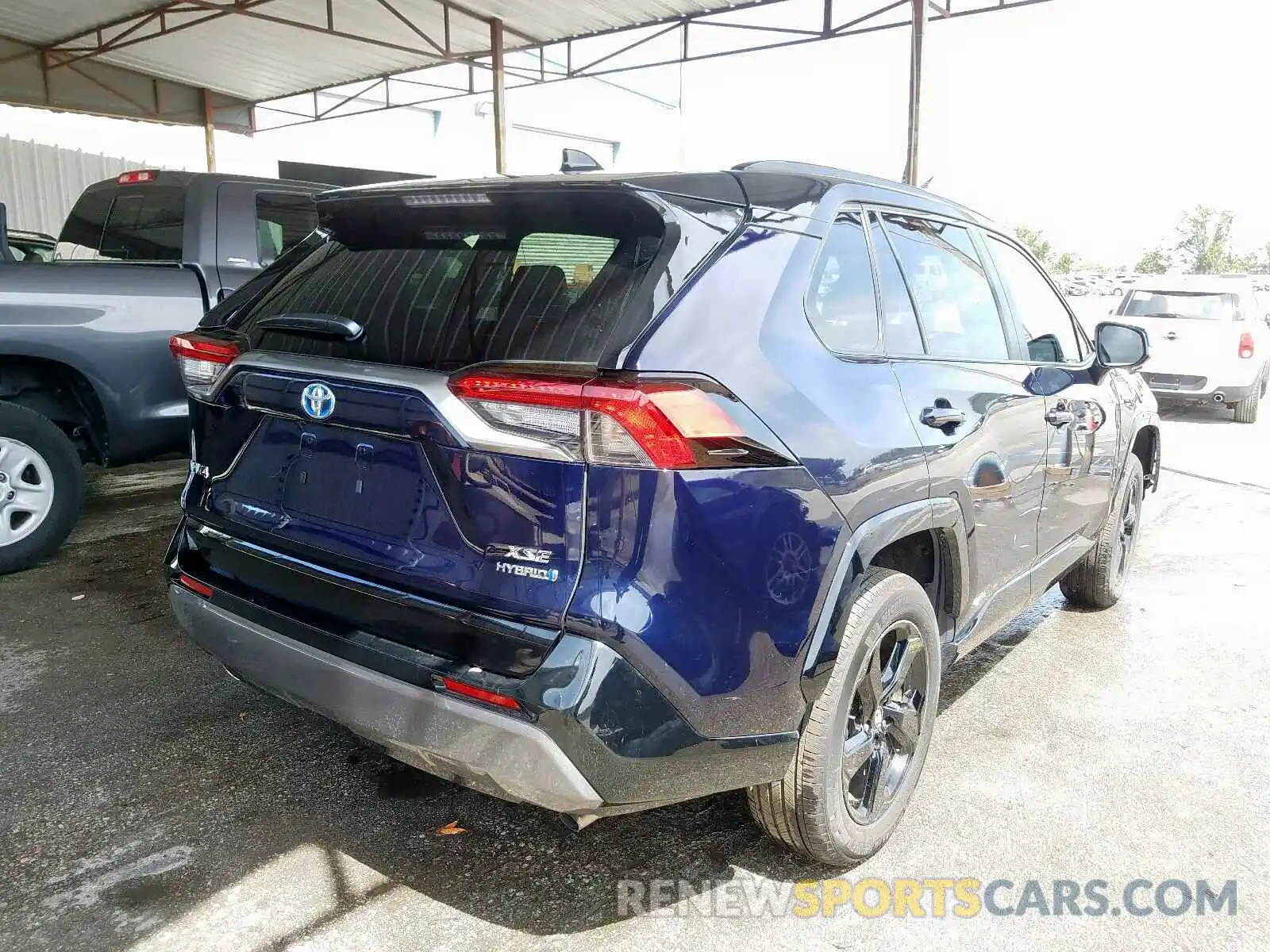 4 Photograph of a damaged car 2T3EWRFV7LW056738 TOYOTA RAV4 2020