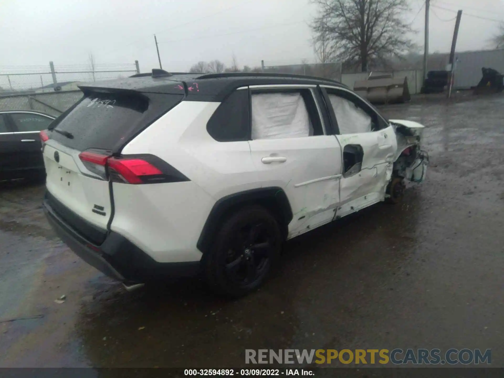 4 Photograph of a damaged car 2T3EWRFV7LW059820 TOYOTA RAV4 2020