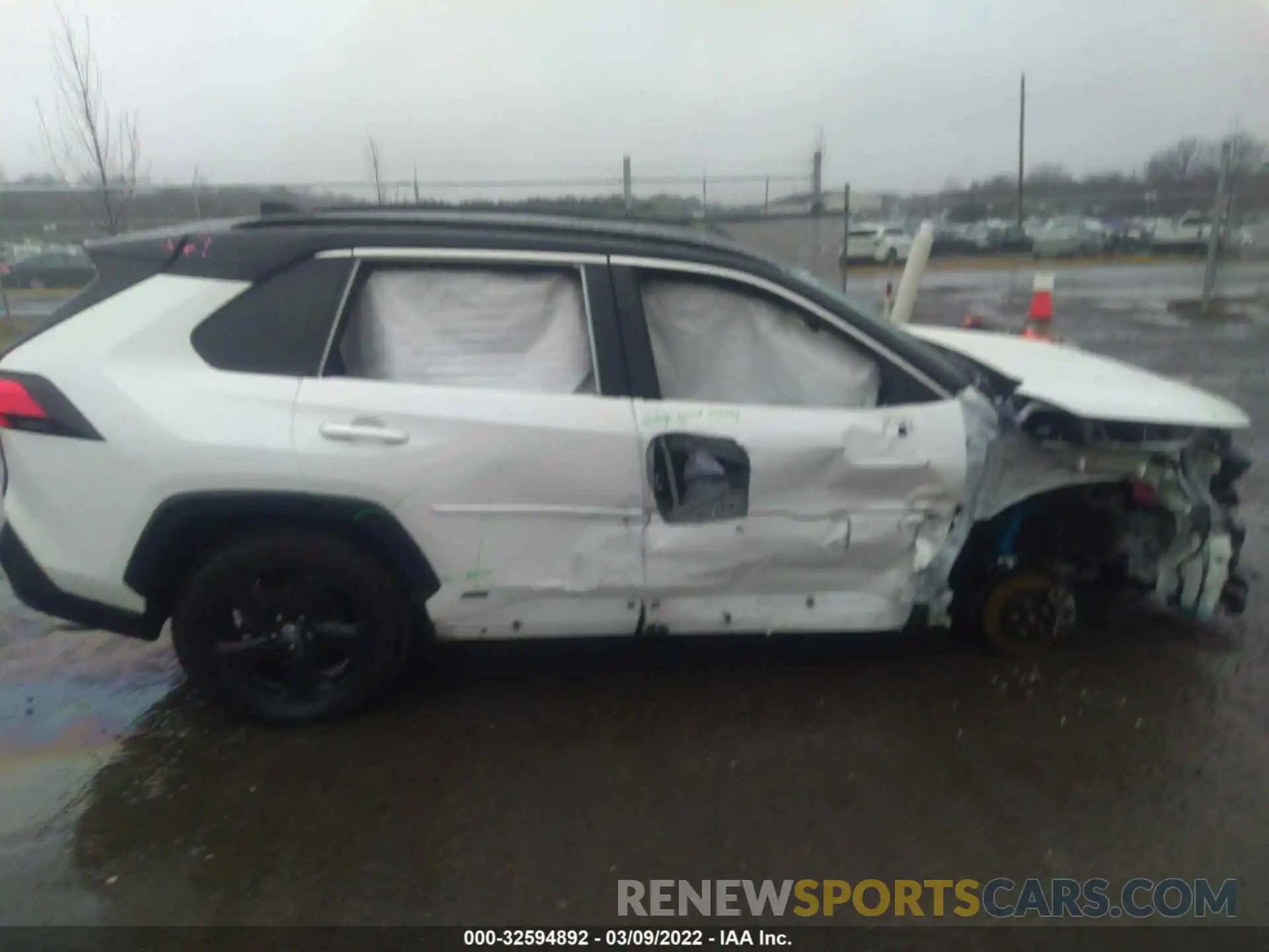 6 Photograph of a damaged car 2T3EWRFV7LW059820 TOYOTA RAV4 2020