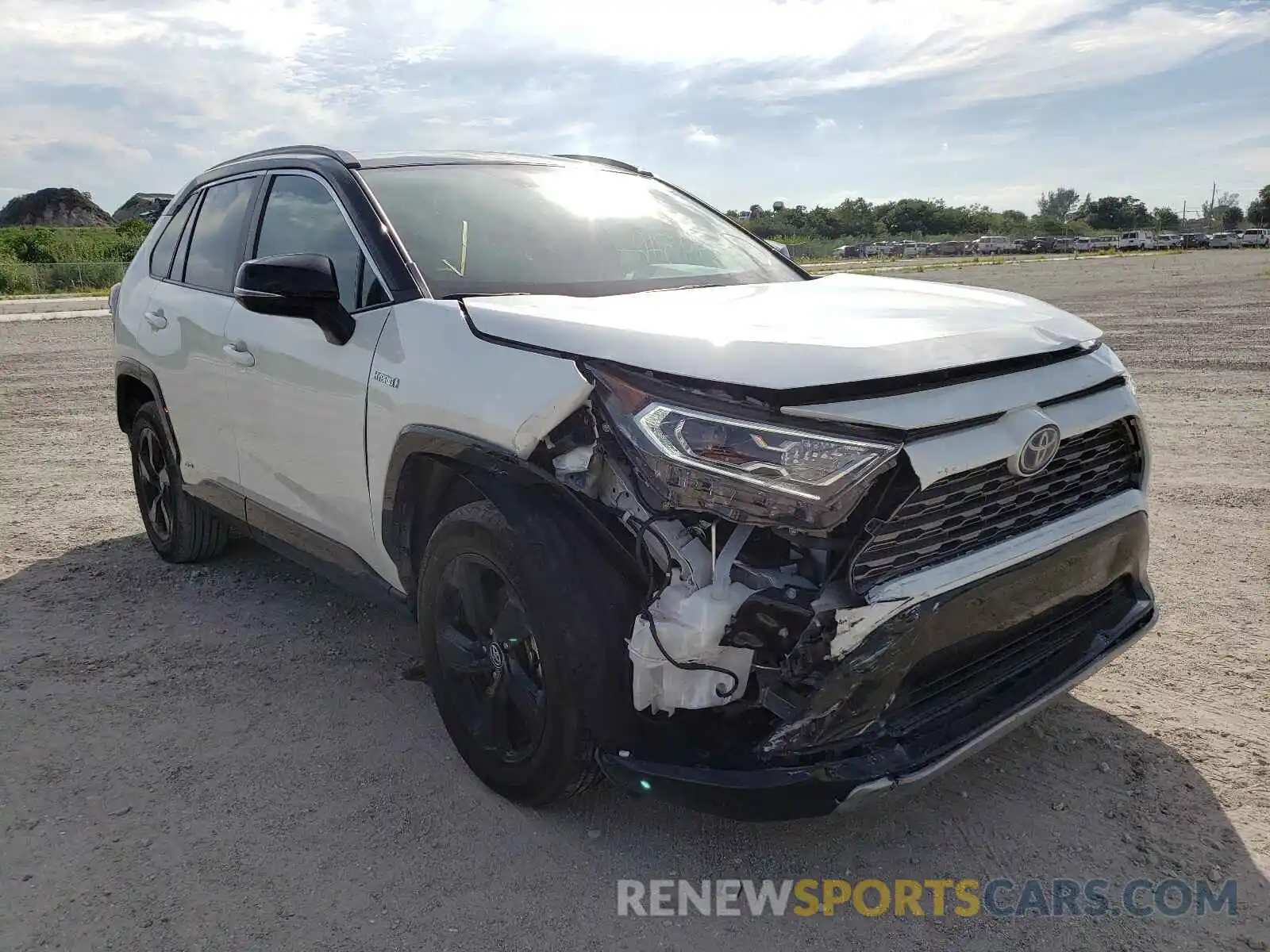 1 Photograph of a damaged car 2T3EWRFV7LW078562 TOYOTA RAV4 2020