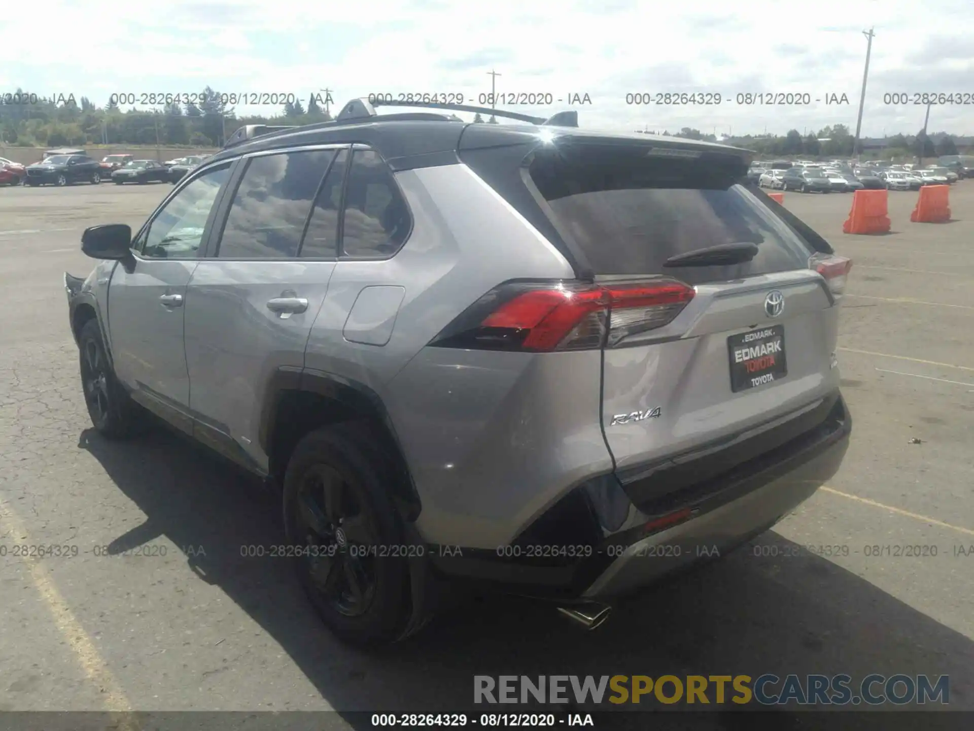 3 Photograph of a damaged car 2T3EWRFV7LW093000 TOYOTA RAV4 2020