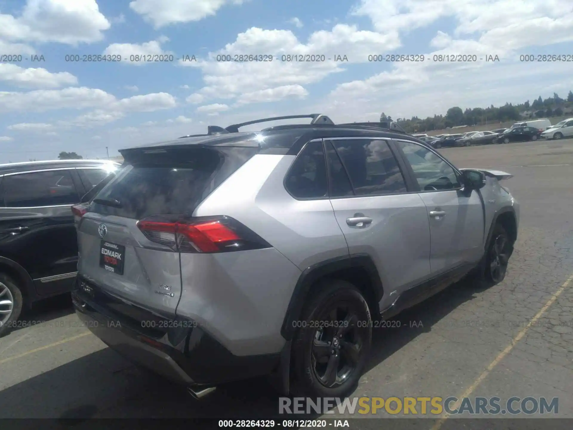 4 Photograph of a damaged car 2T3EWRFV7LW093000 TOYOTA RAV4 2020