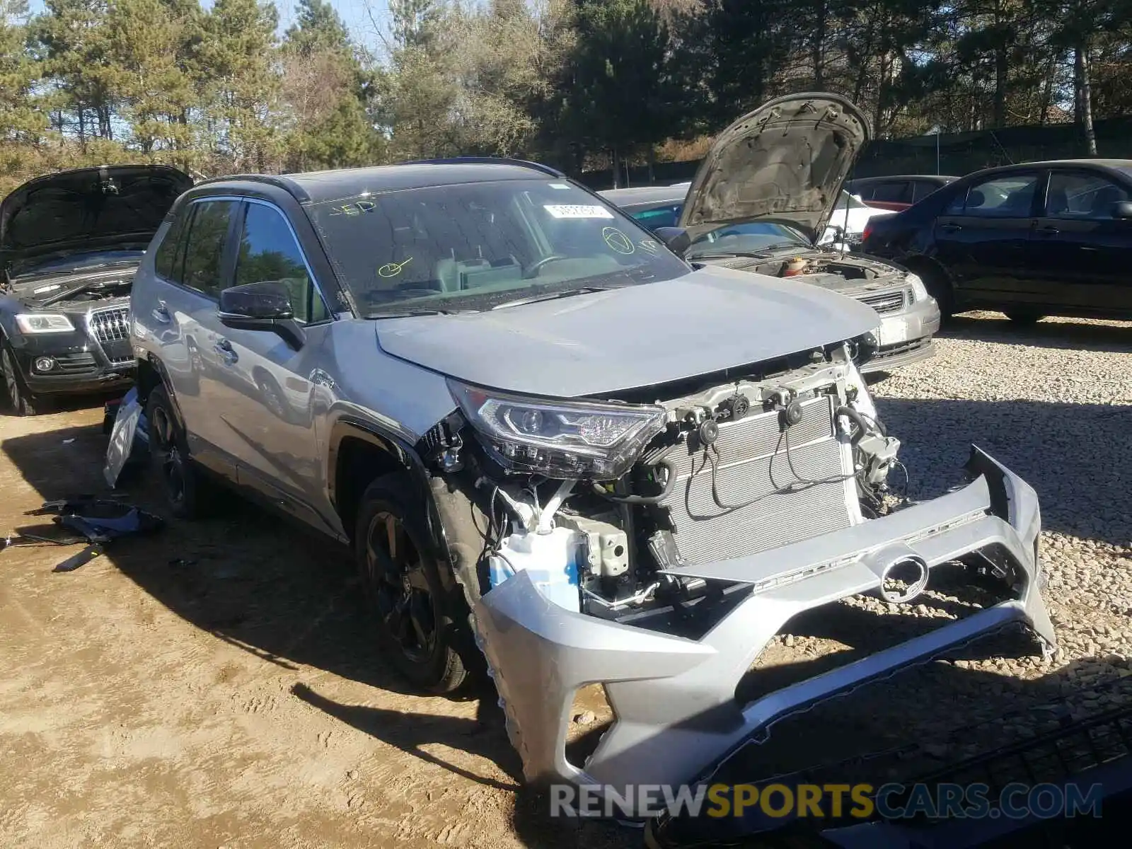 1 Photograph of a damaged car 2T3EWRFV8LW060250 TOYOTA RAV4 2020