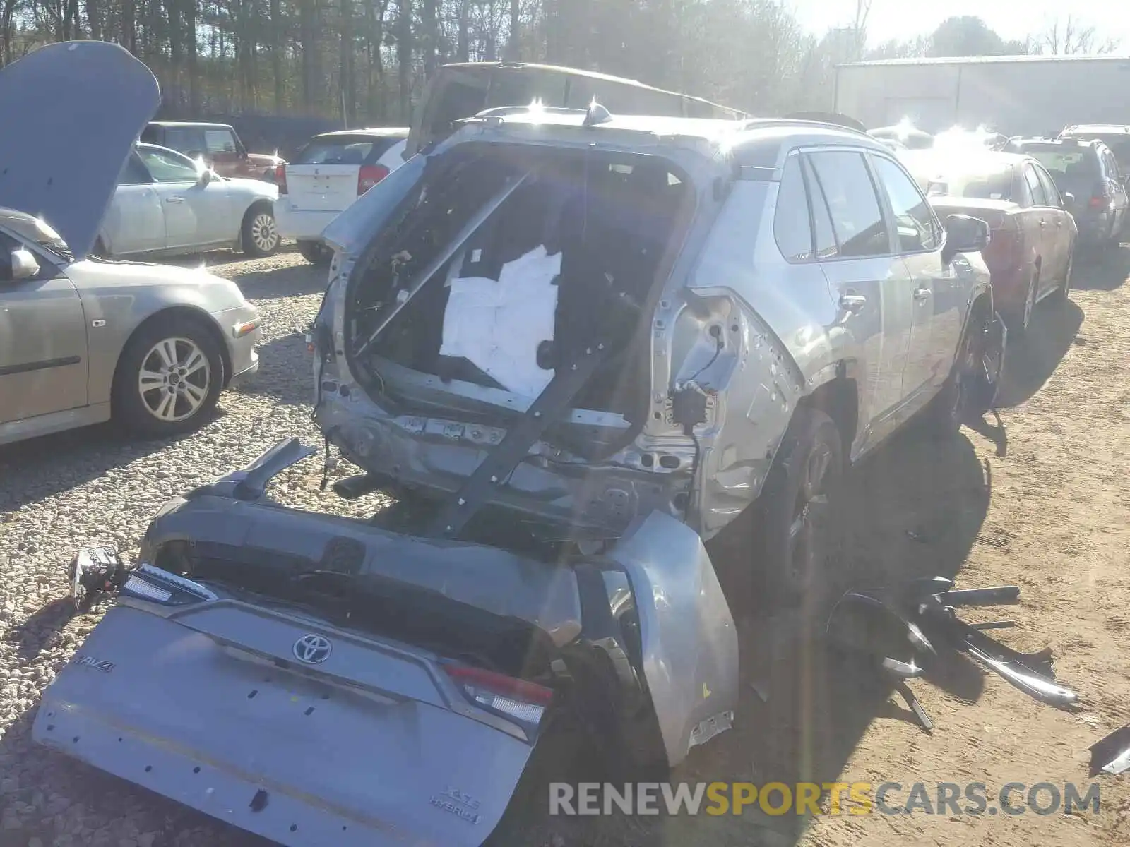 4 Photograph of a damaged car 2T3EWRFV8LW060250 TOYOTA RAV4 2020