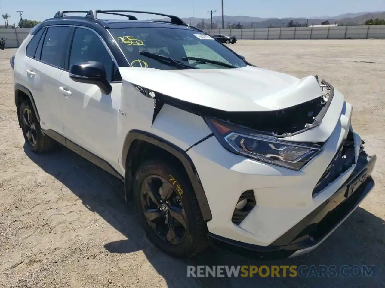 1 Photograph of a damaged car 2T3EWRFV8LW064170 TOYOTA RAV4 2020