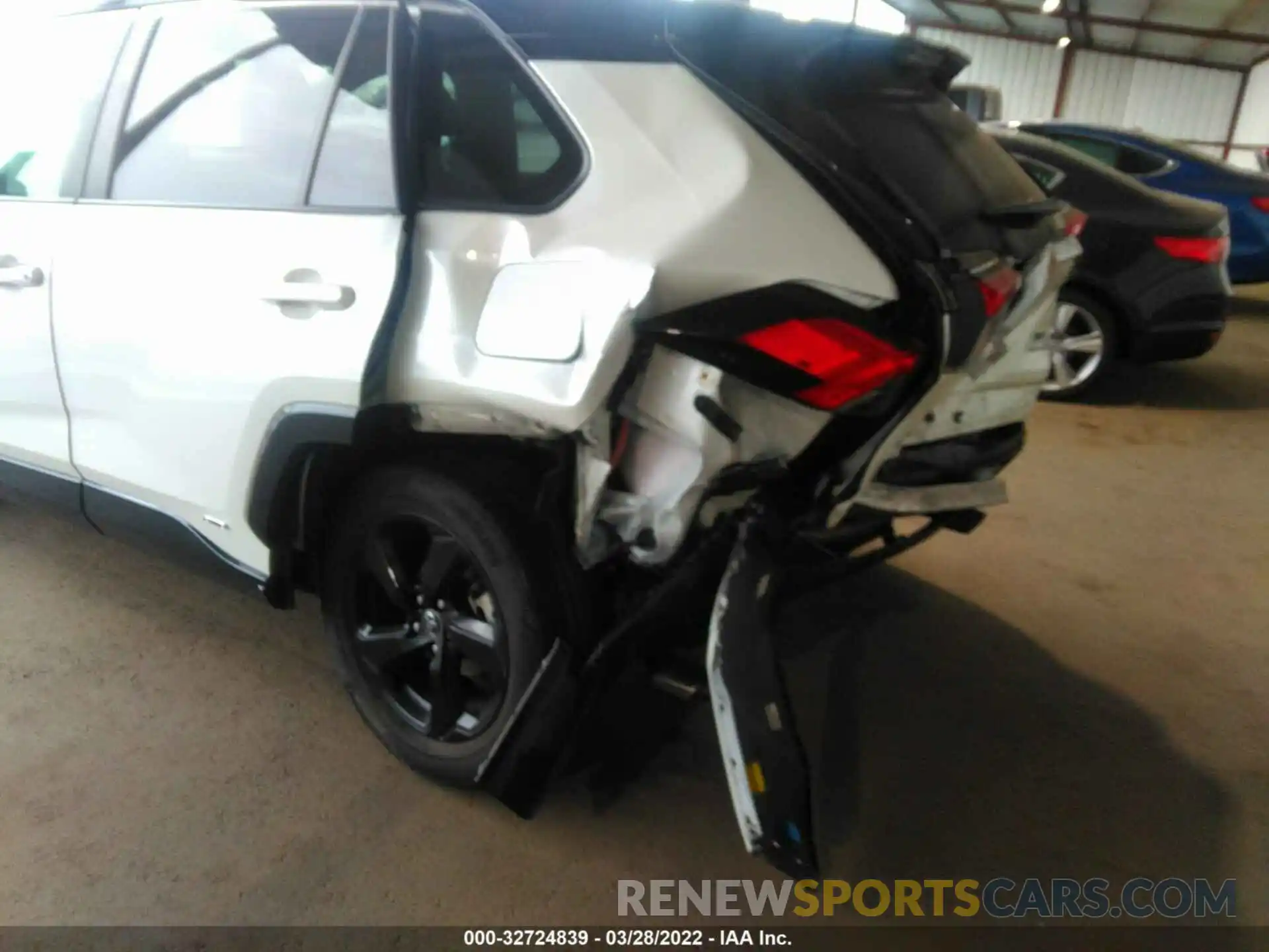 6 Photograph of a damaged car 2T3EWRFV8LW068073 TOYOTA RAV4 2020