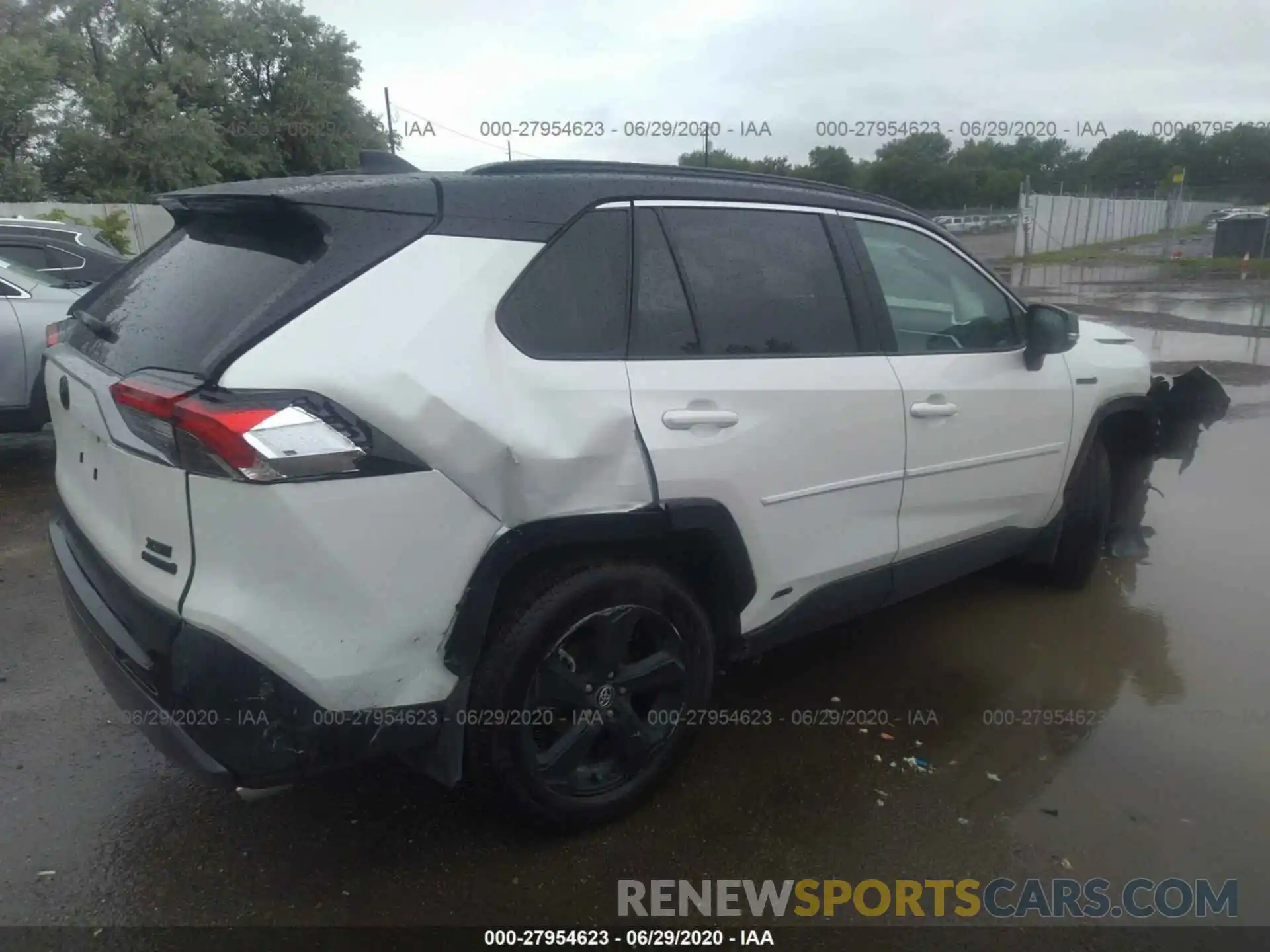 4 Photograph of a damaged car 2T3EWRFV8LW071586 TOYOTA RAV4 2020