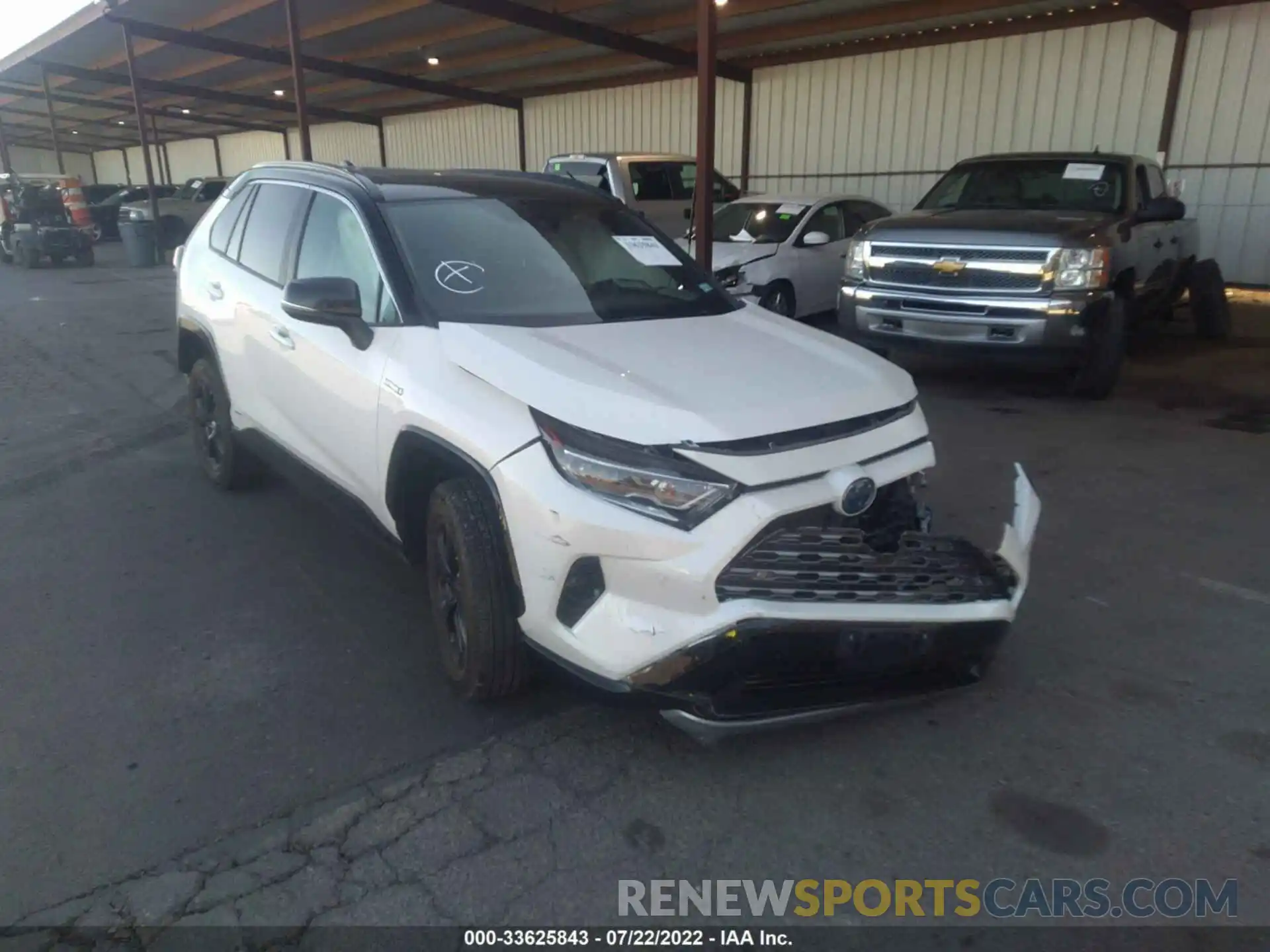 1 Photograph of a damaged car 2T3EWRFV8LW090025 TOYOTA RAV4 2020