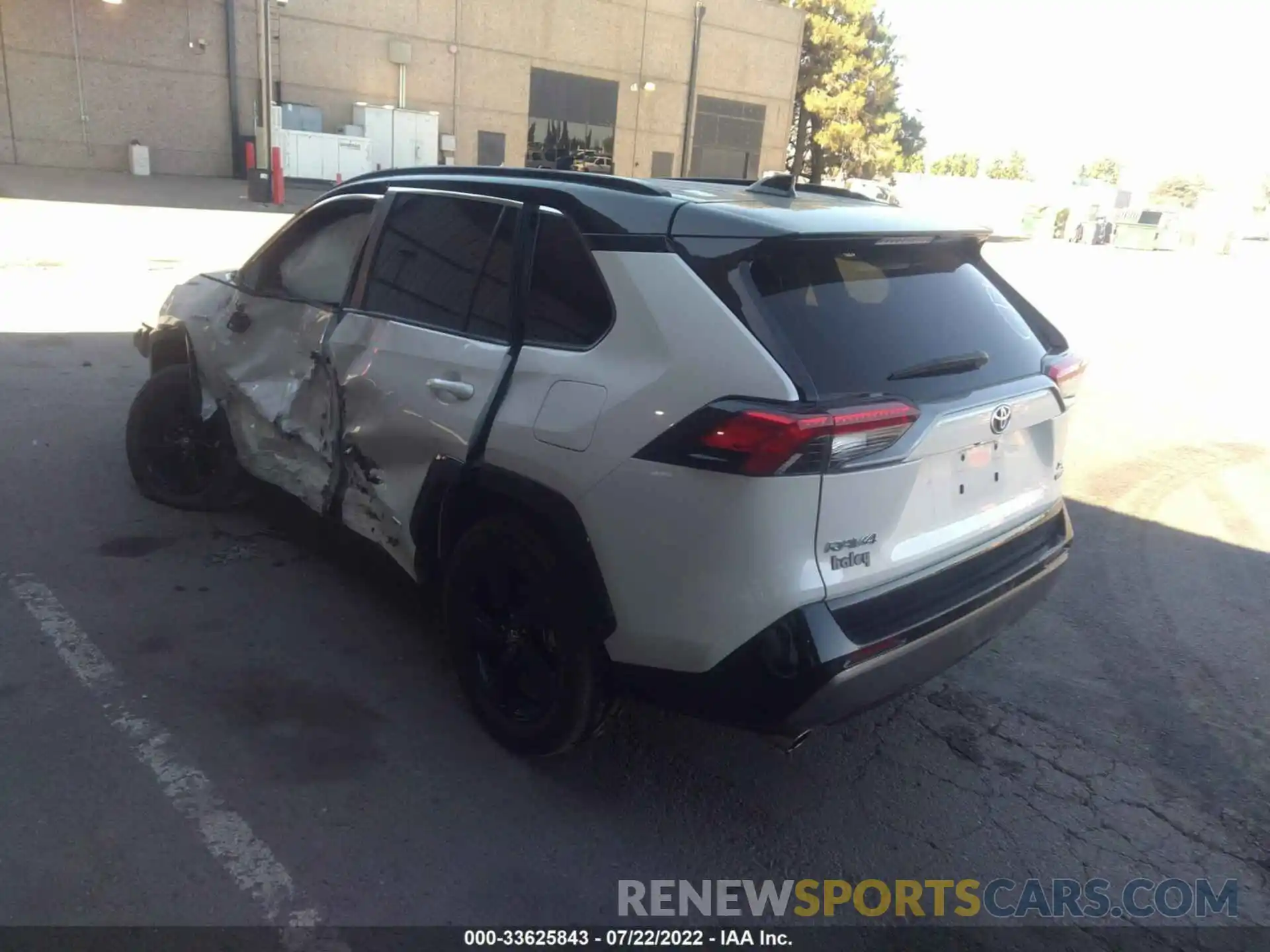 3 Photograph of a damaged car 2T3EWRFV8LW090025 TOYOTA RAV4 2020