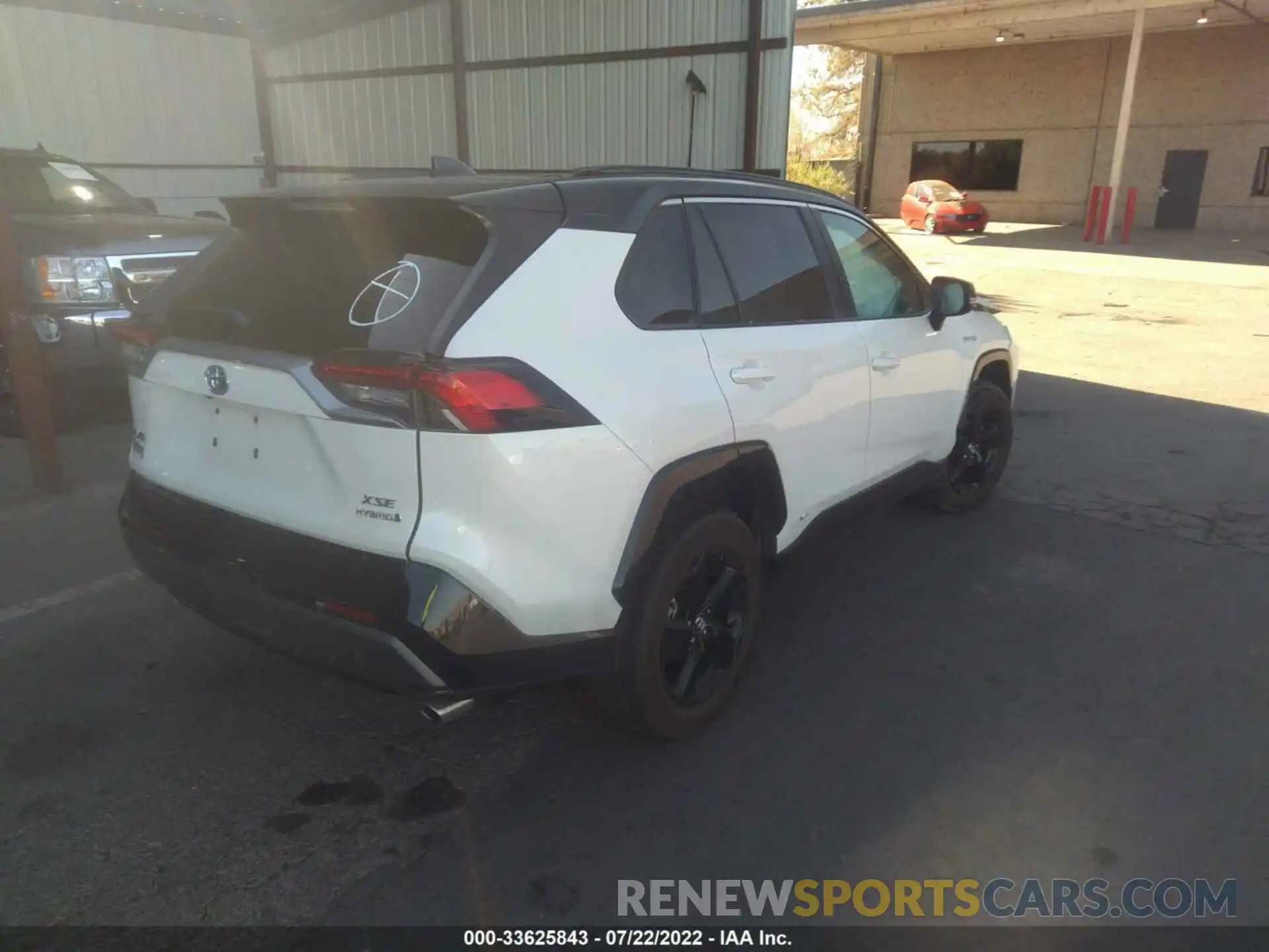 4 Photograph of a damaged car 2T3EWRFV8LW090025 TOYOTA RAV4 2020