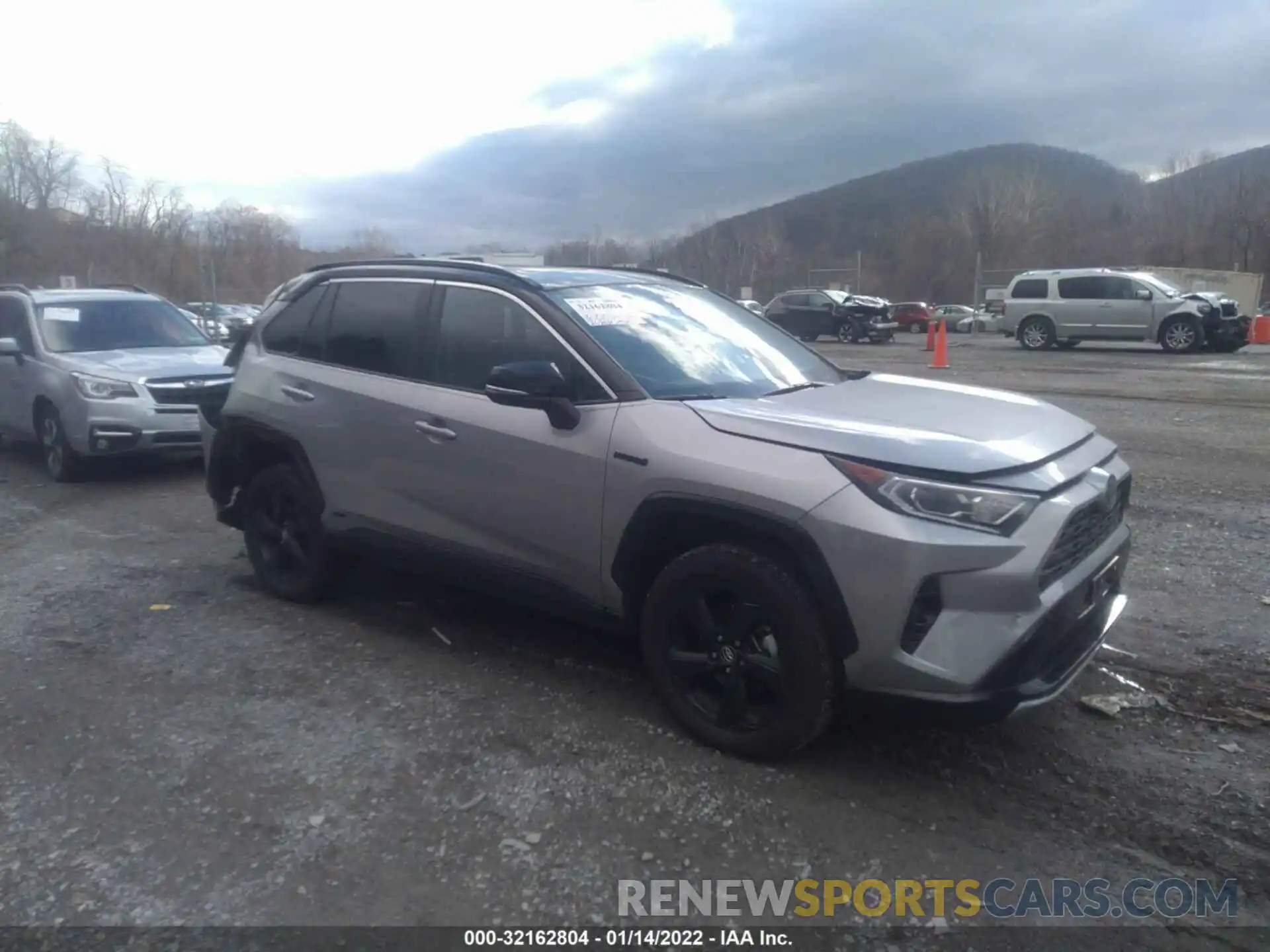 1 Photograph of a damaged car 2T3EWRFV8LW093118 TOYOTA RAV4 2020