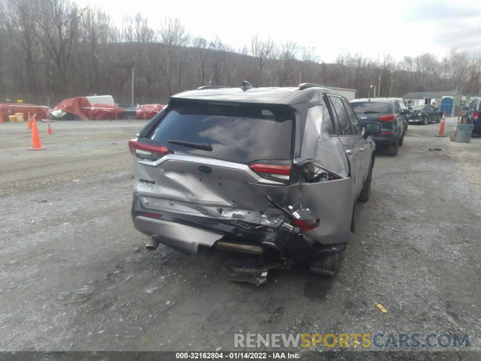 6 Photograph of a damaged car 2T3EWRFV8LW093118 TOYOTA RAV4 2020