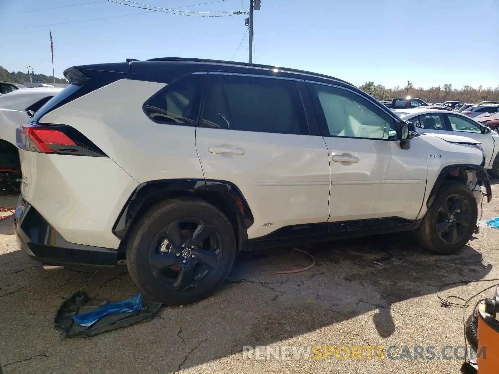 4 Photograph of a damaged car 2T3EWRFV8LW096276 TOYOTA RAV4 2020