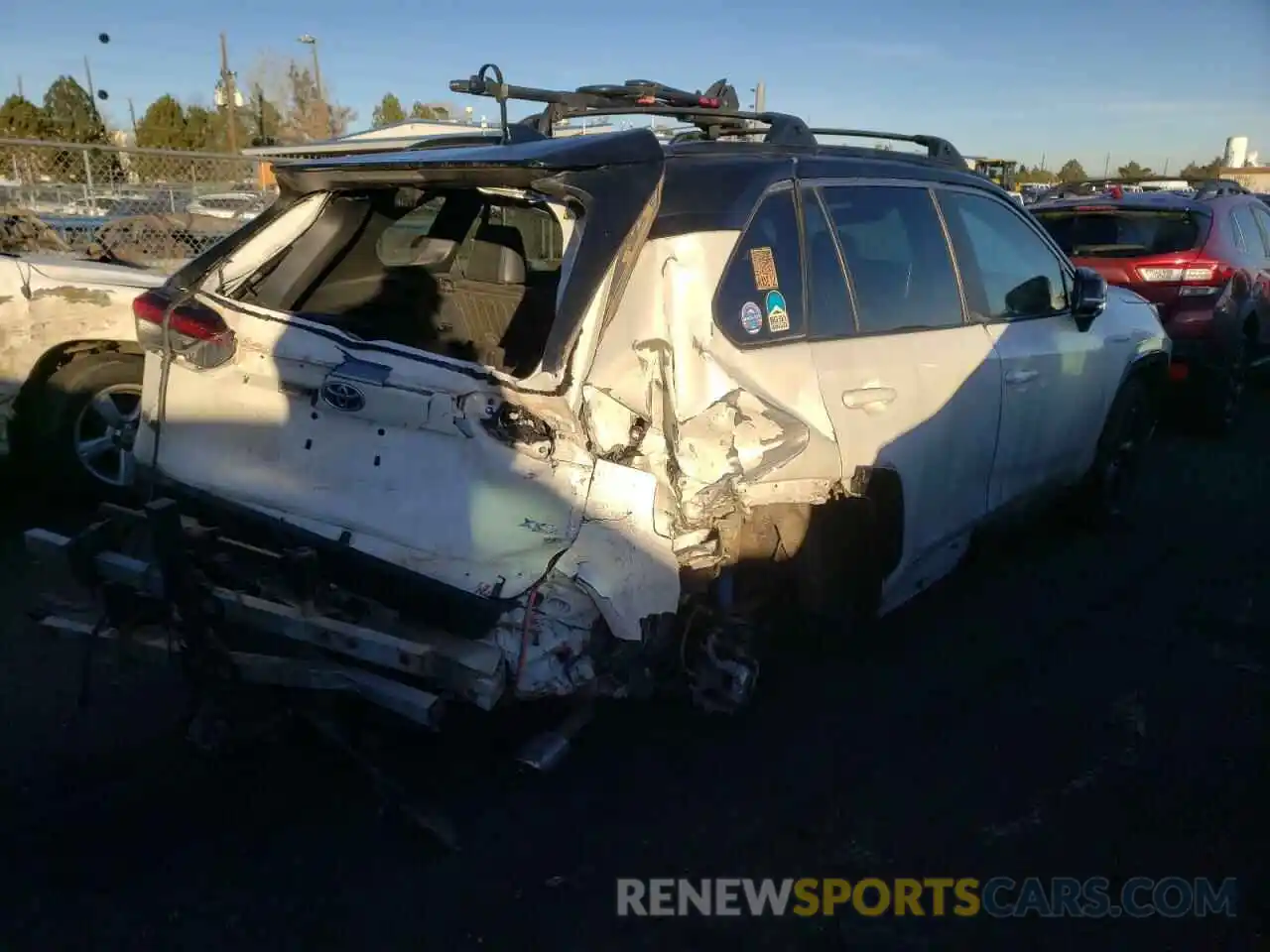 4 Photograph of a damaged car 2T3EWRFV9LW052996 TOYOTA RAV4 2020