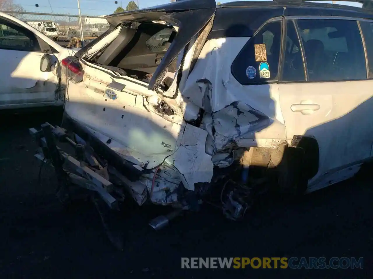 9 Photograph of a damaged car 2T3EWRFV9LW052996 TOYOTA RAV4 2020