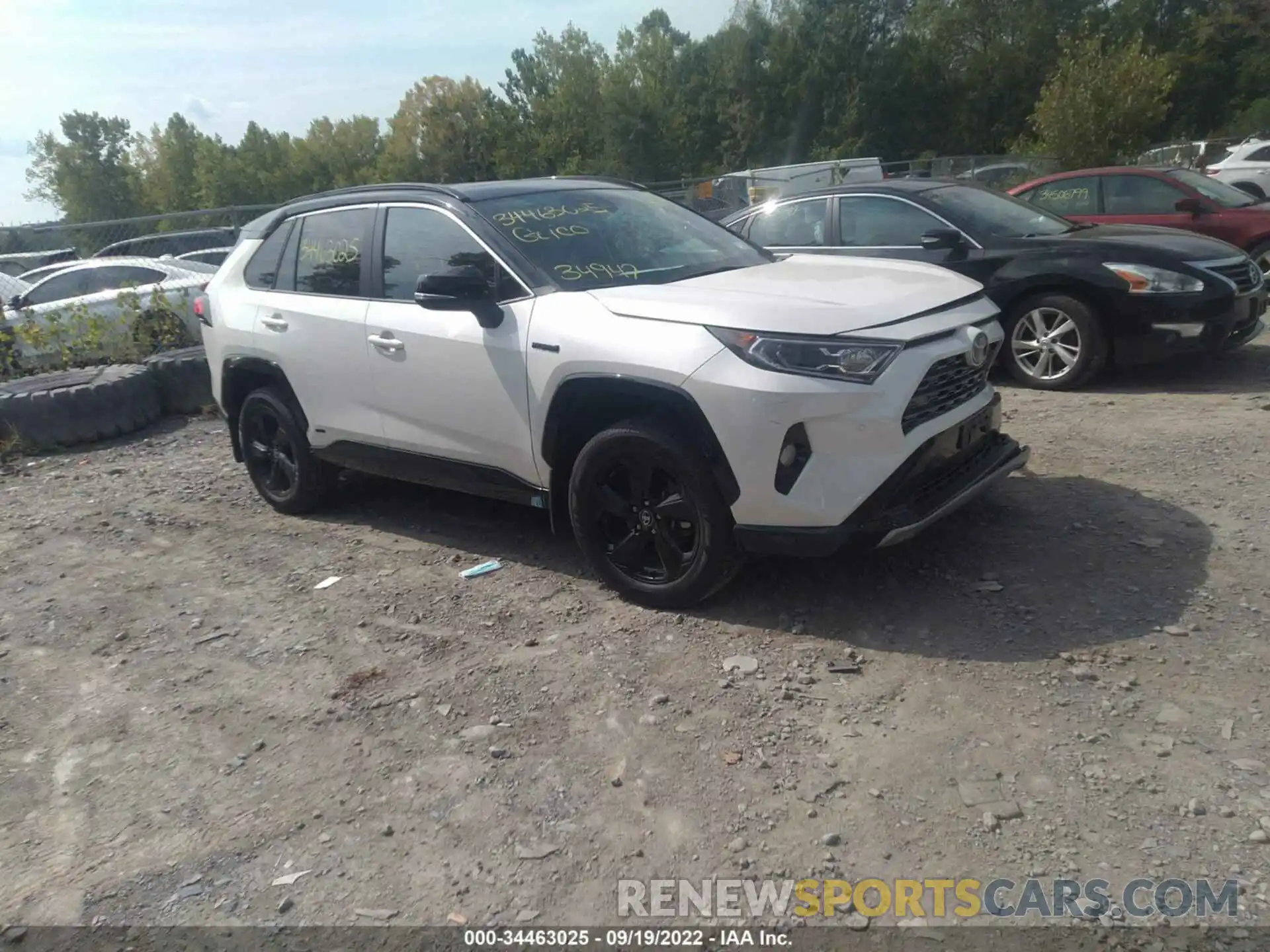 1 Photograph of a damaged car 2T3EWRFV9LW055011 TOYOTA RAV4 2020