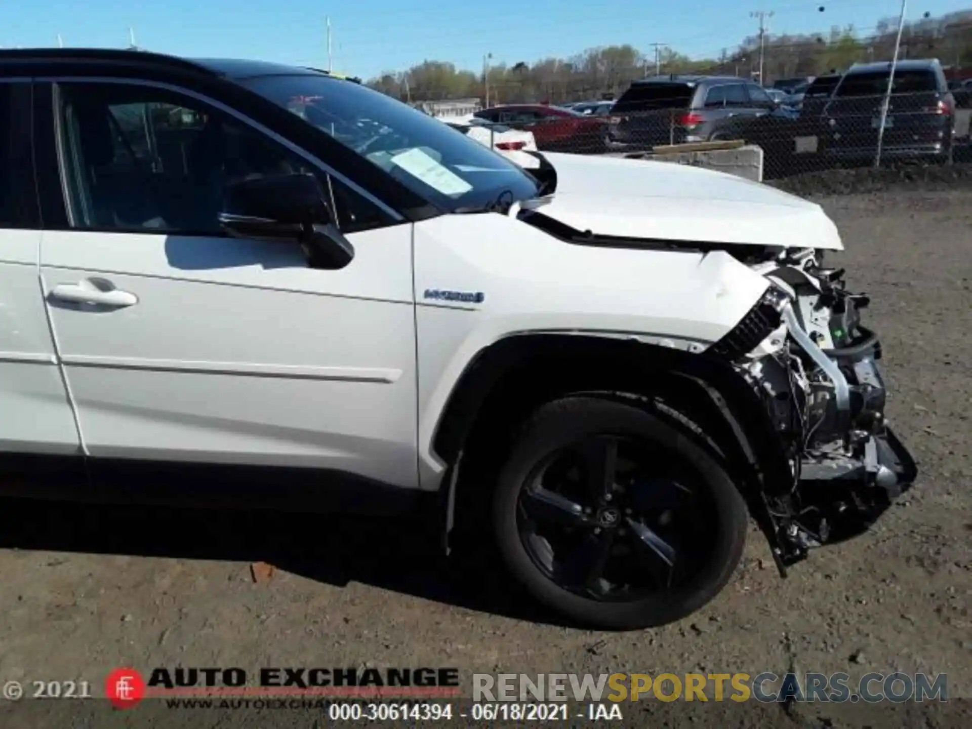 4 Photograph of a damaged car 2T3EWRFV9LW069412 TOYOTA RAV4 2020