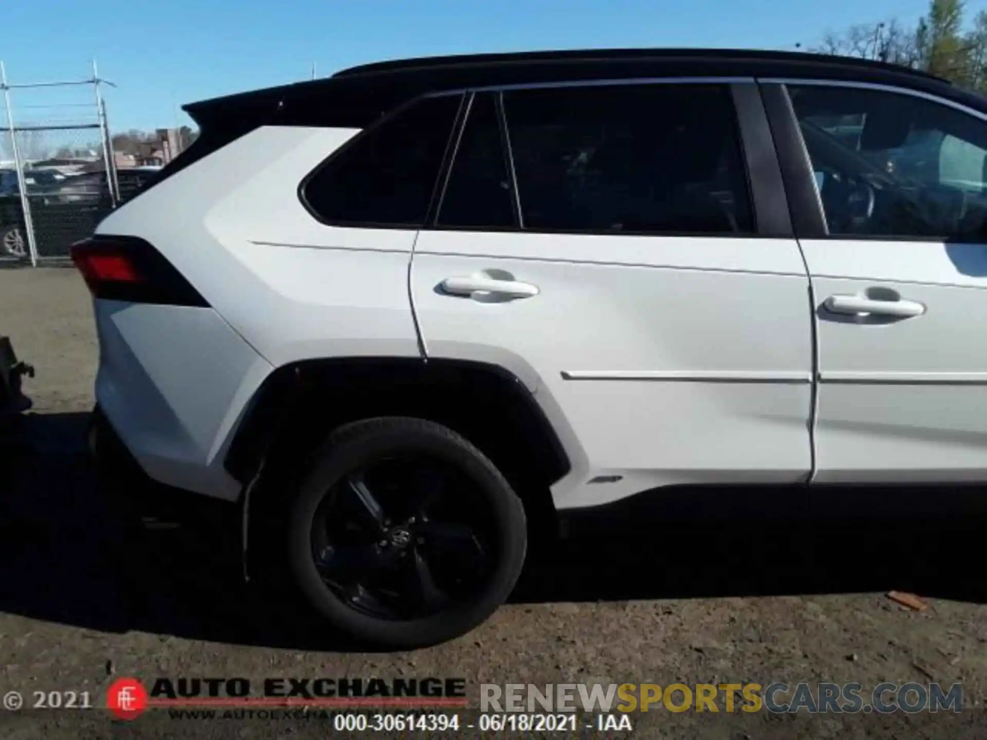 5 Photograph of a damaged car 2T3EWRFV9LW069412 TOYOTA RAV4 2020