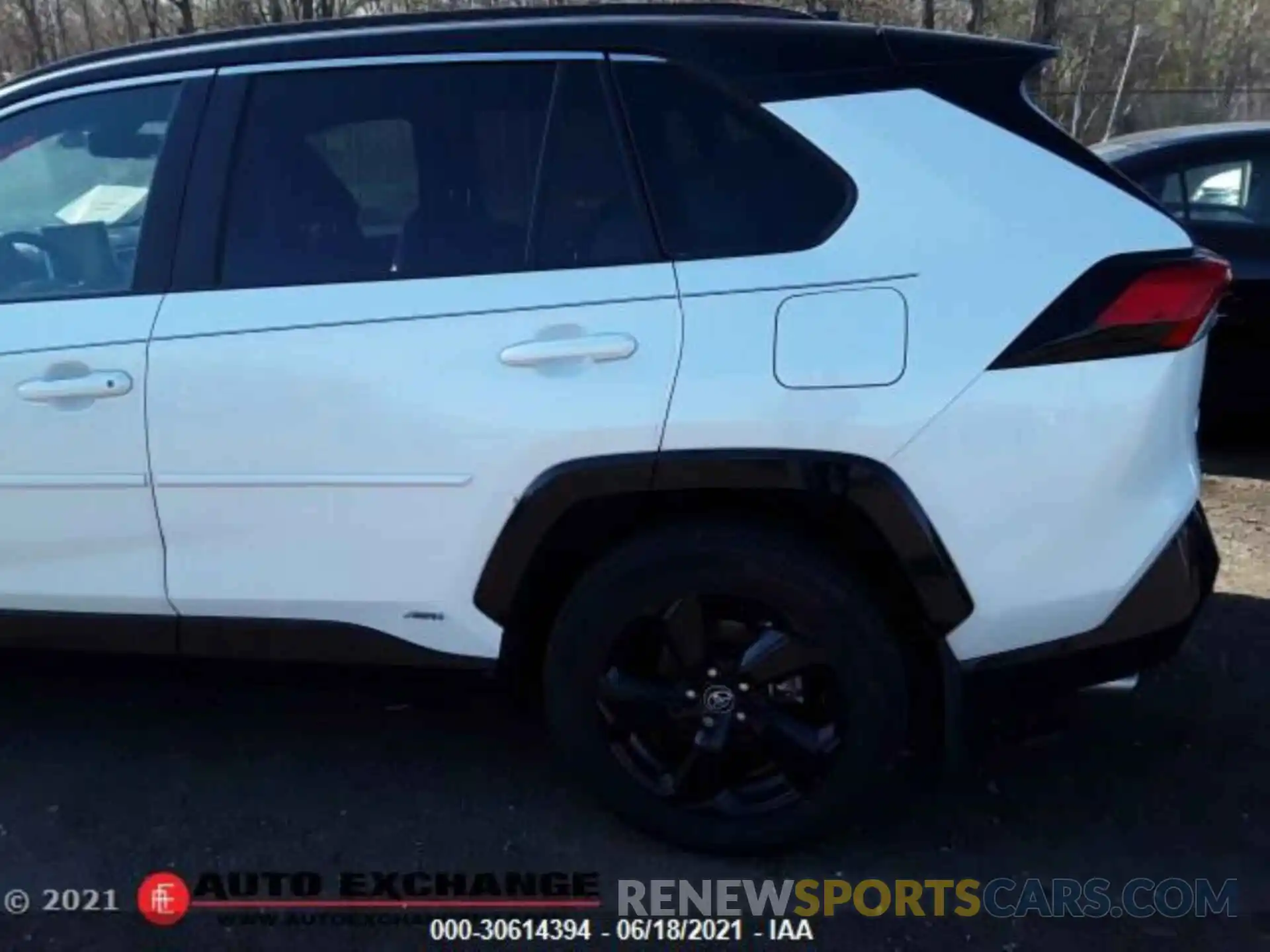 7 Photograph of a damaged car 2T3EWRFV9LW069412 TOYOTA RAV4 2020