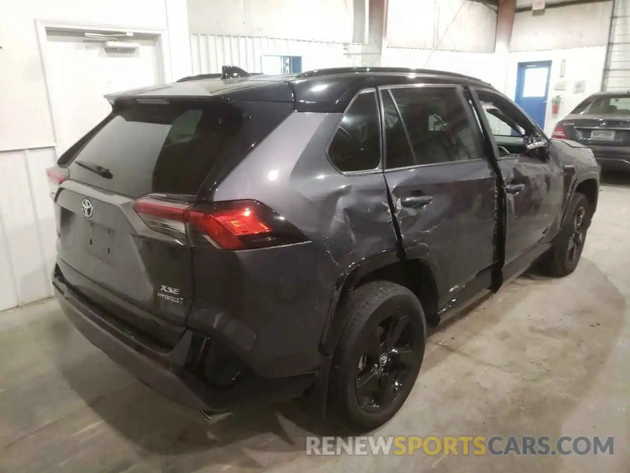 4 Photograph of a damaged car 2T3EWRFV9LW076800 TOYOTA RAV4 2020