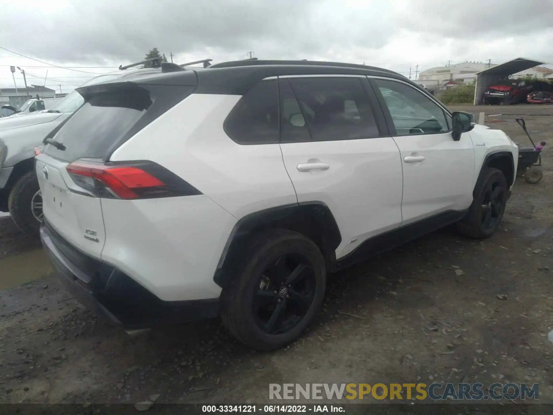 4 Photograph of a damaged car 2T3EWRFV9LW088543 TOYOTA RAV4 2020