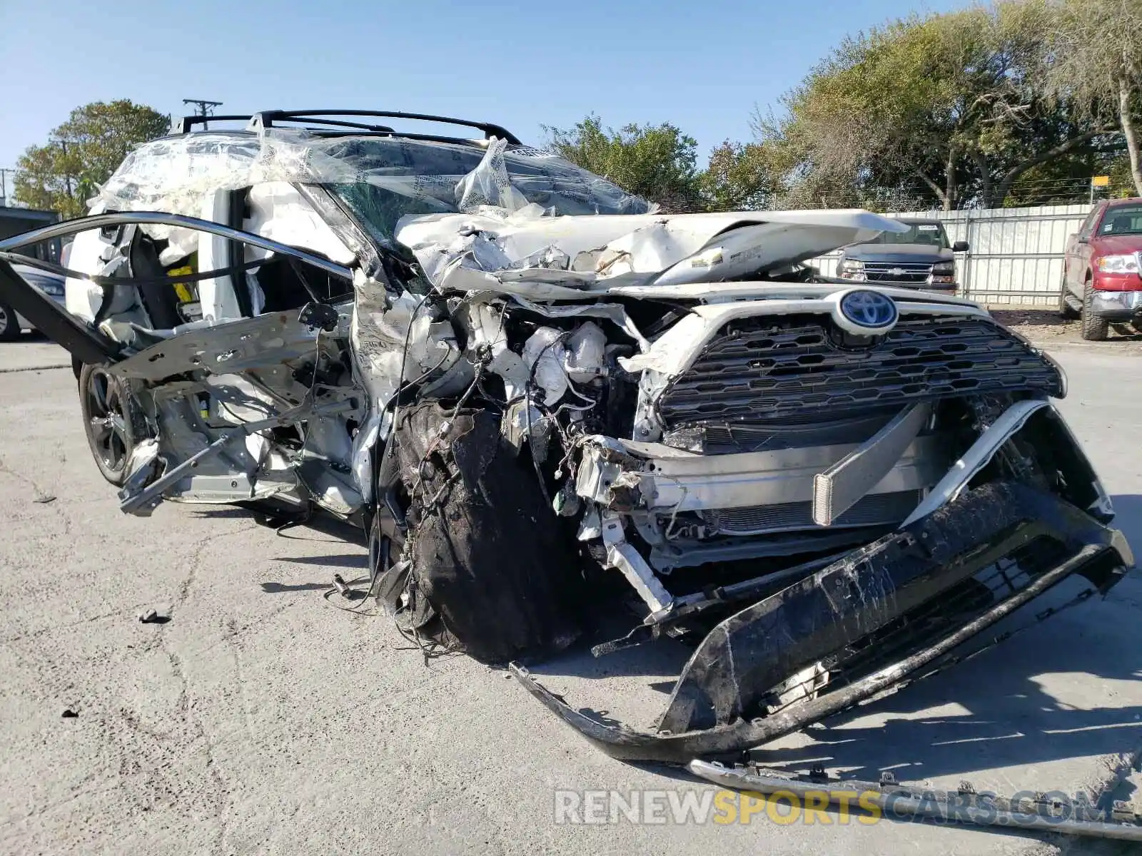 1 Photograph of a damaged car 2T3EWRFV9LW090129 TOYOTA RAV4 2020