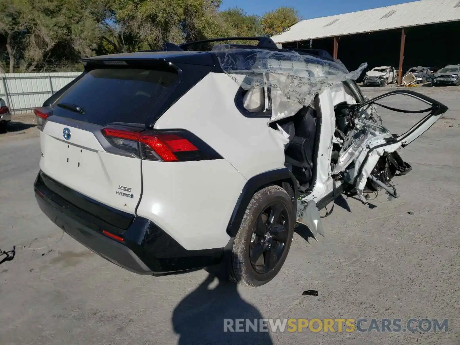 4 Photograph of a damaged car 2T3EWRFV9LW090129 TOYOTA RAV4 2020