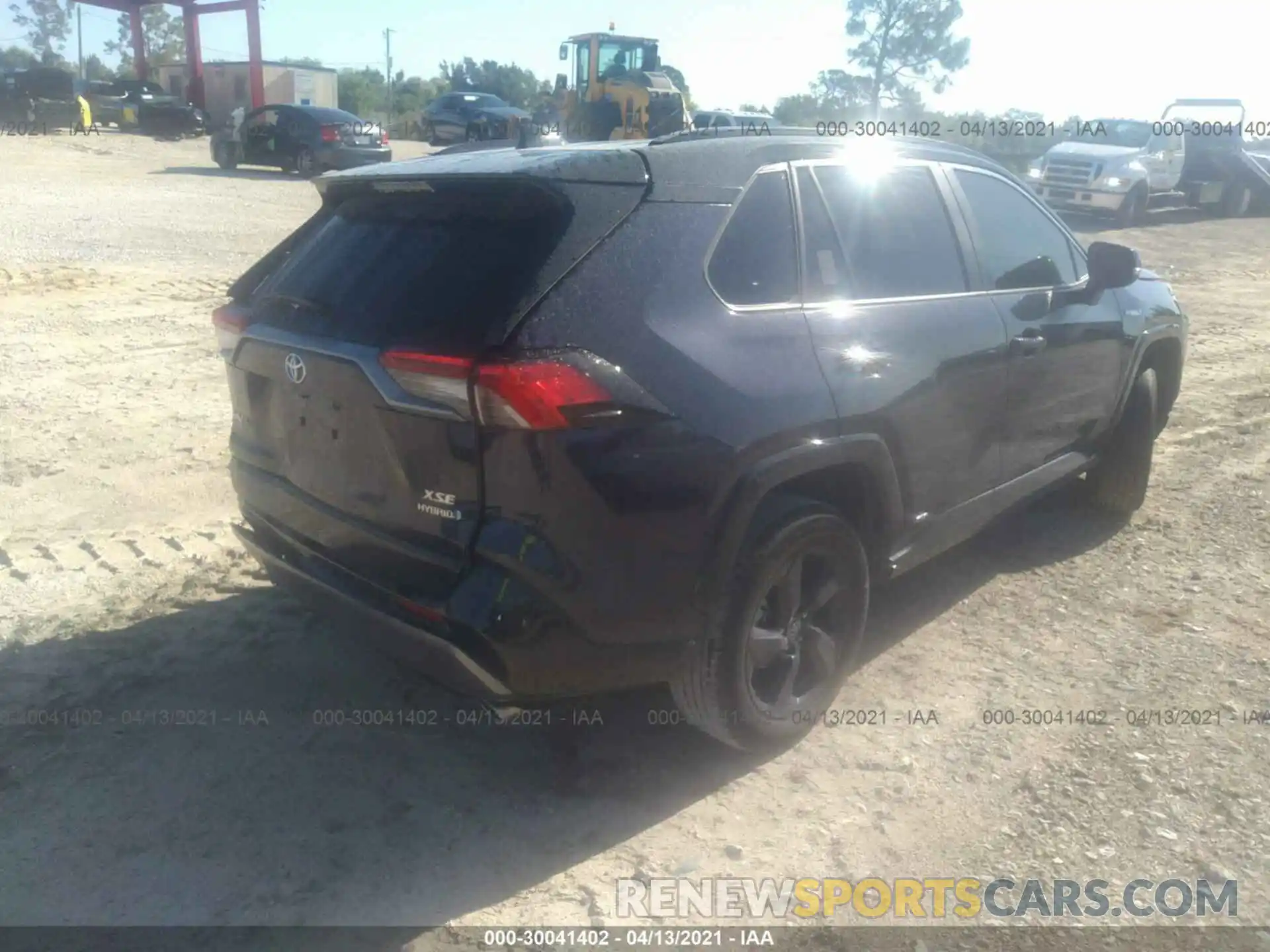 4 Photograph of a damaged car 2T3EWRFV9LW097520 TOYOTA RAV4 2020