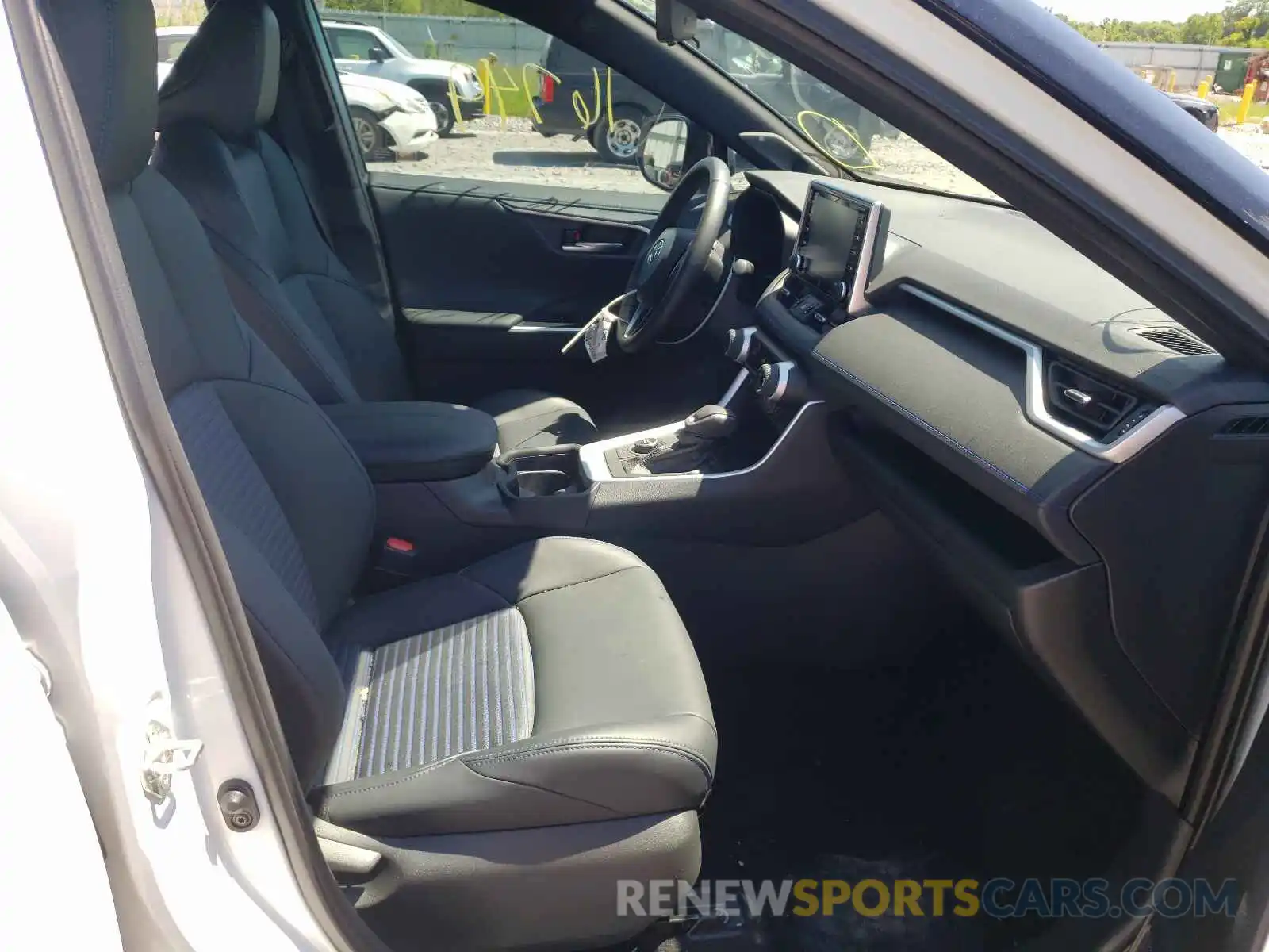 5 Photograph of a damaged car 2T3EWRFV9LW099400 TOYOTA RAV4 2020