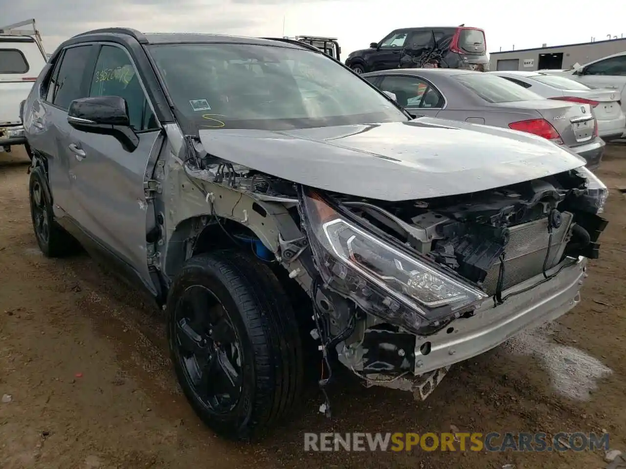 1 Photograph of a damaged car 2T3EWRFVXLW065627 TOYOTA RAV4 2020