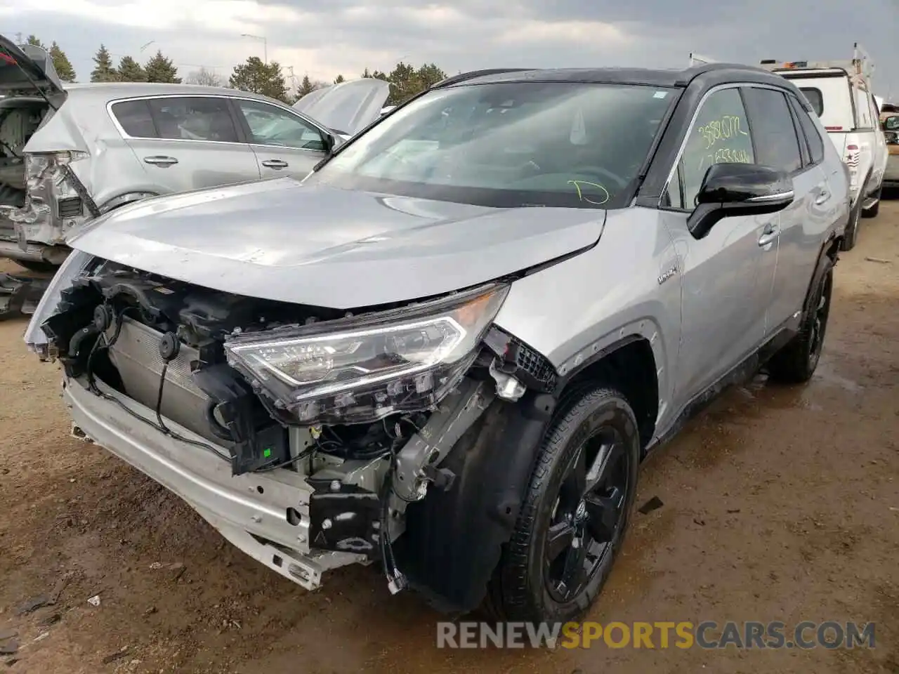 2 Photograph of a damaged car 2T3EWRFVXLW065627 TOYOTA RAV4 2020