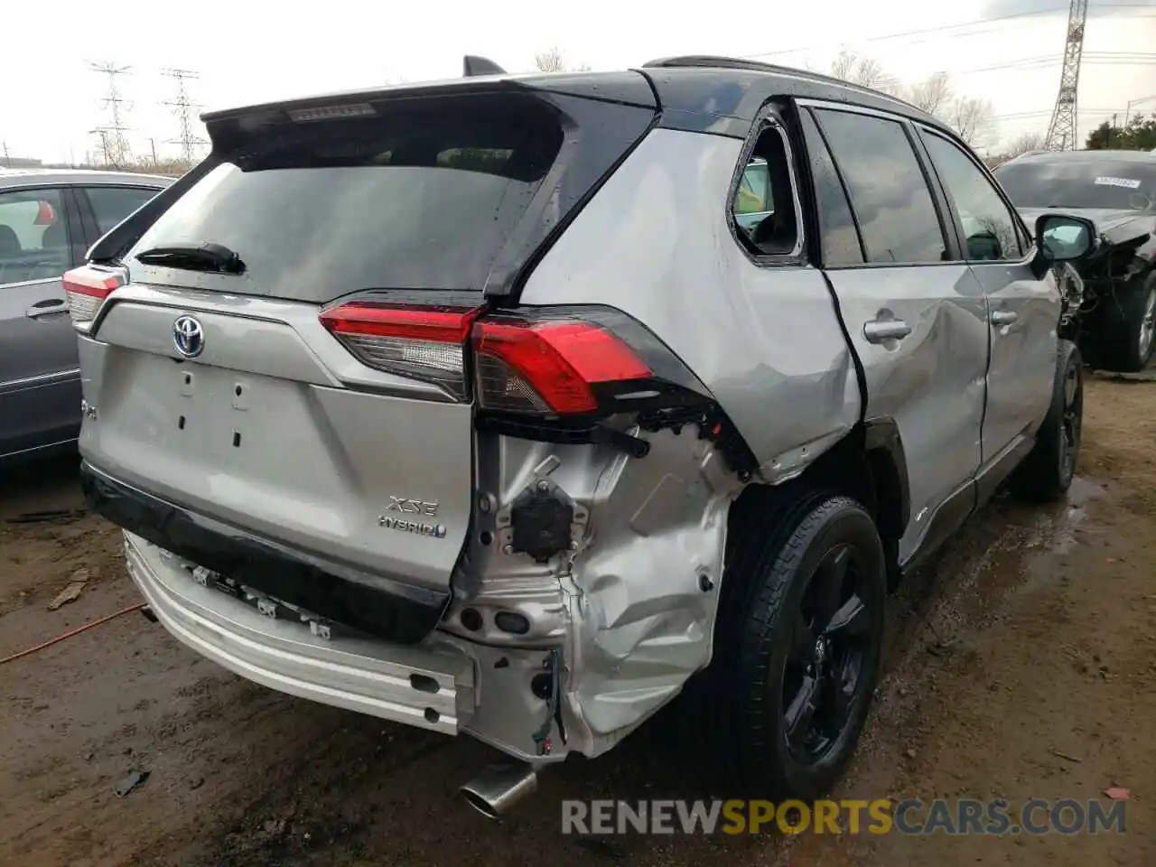 4 Photograph of a damaged car 2T3EWRFVXLW065627 TOYOTA RAV4 2020