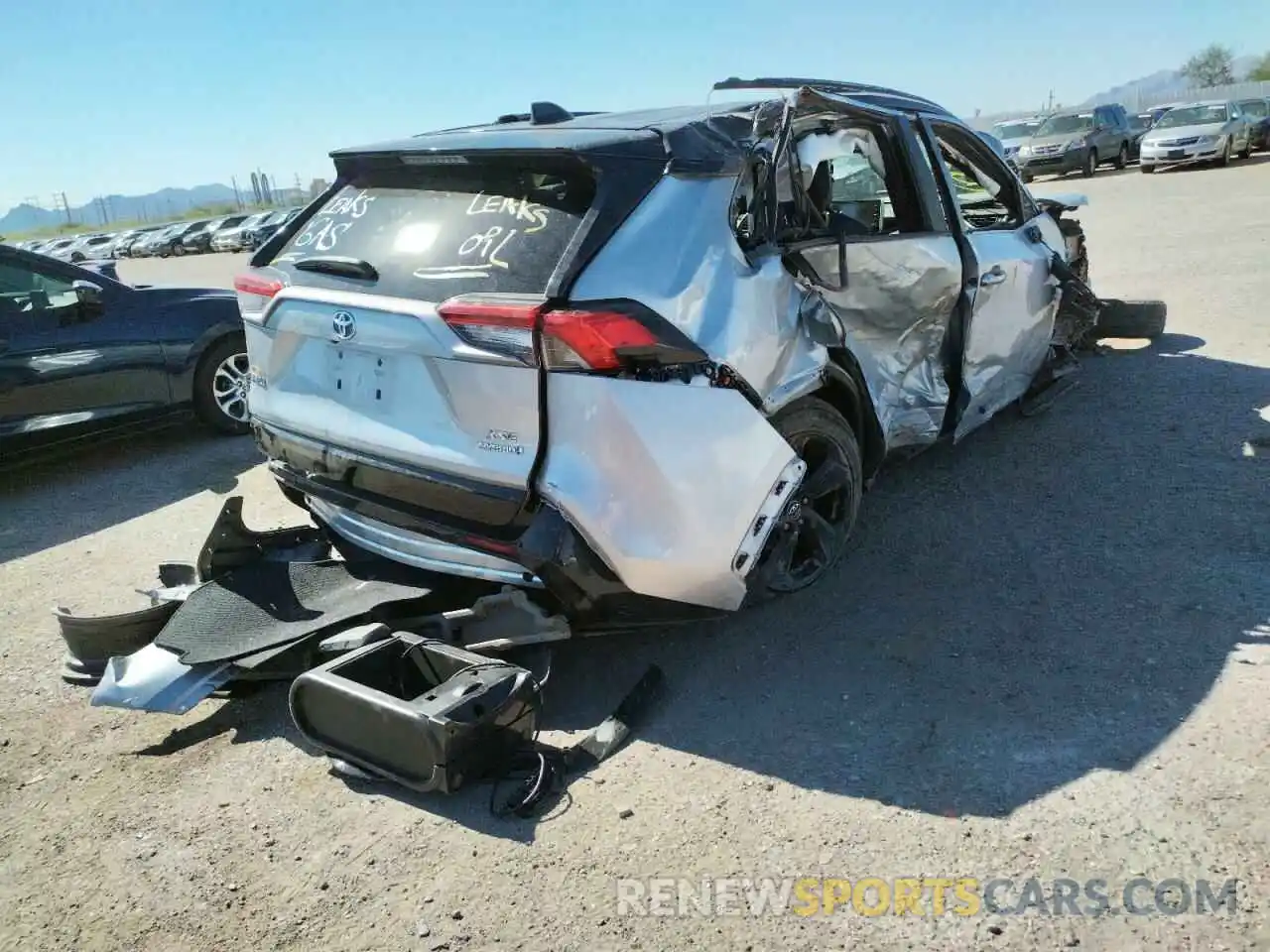 4 Photograph of a damaged car 2T3EWRFVXLW080175 TOYOTA RAV4 2020