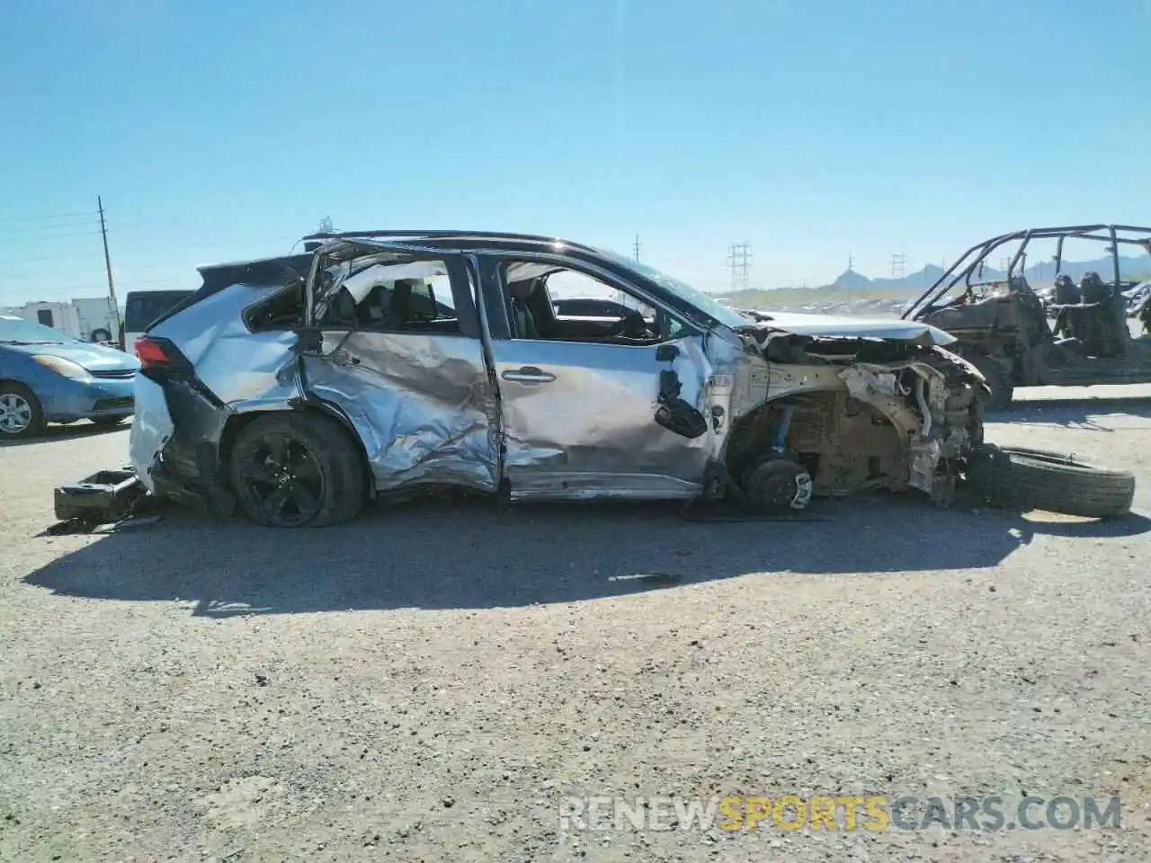 9 Photograph of a damaged car 2T3EWRFVXLW080175 TOYOTA RAV4 2020