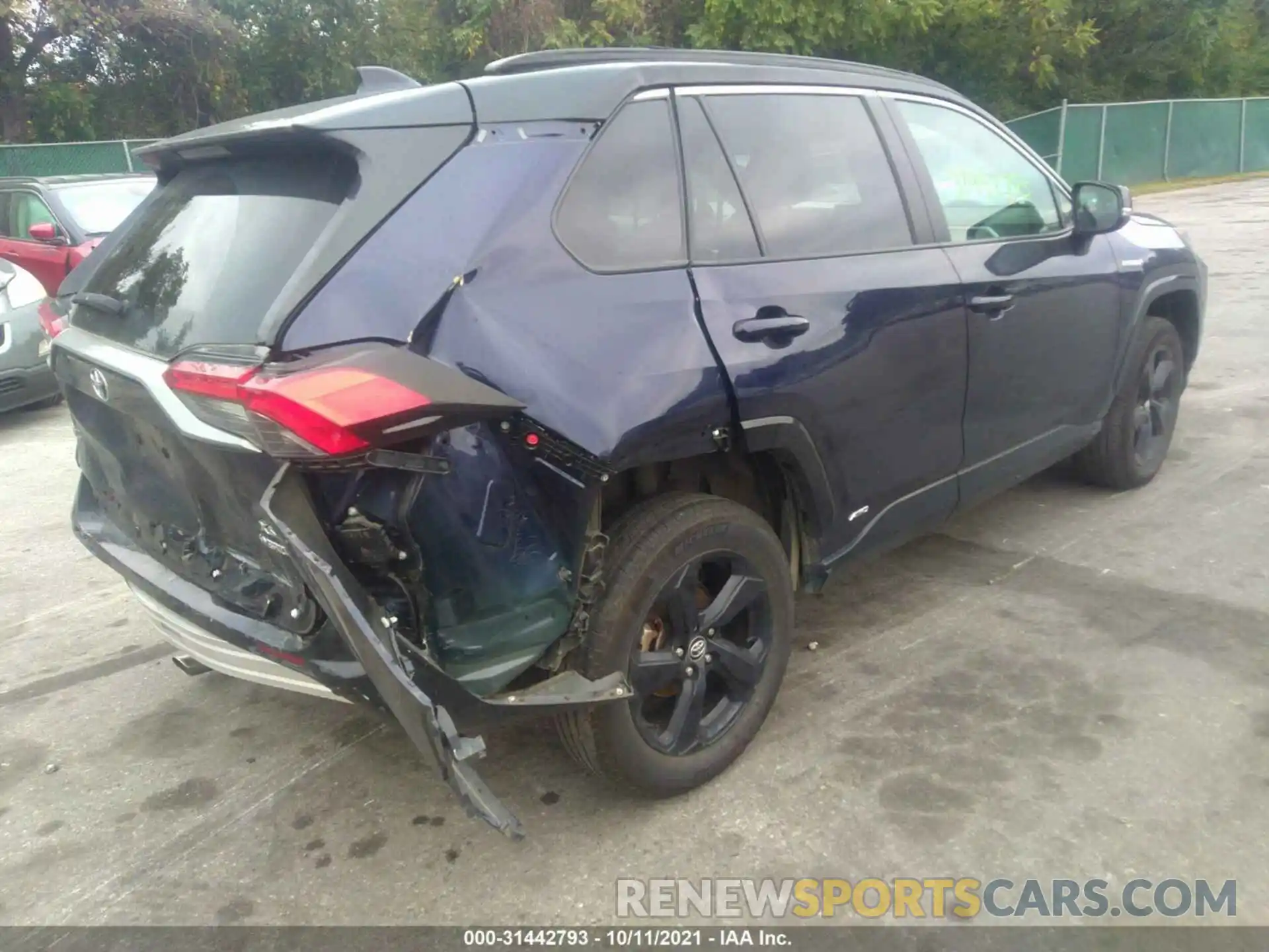 4 Photograph of a damaged car 2T3EWRFVXLW083142 TOYOTA RAV4 2020