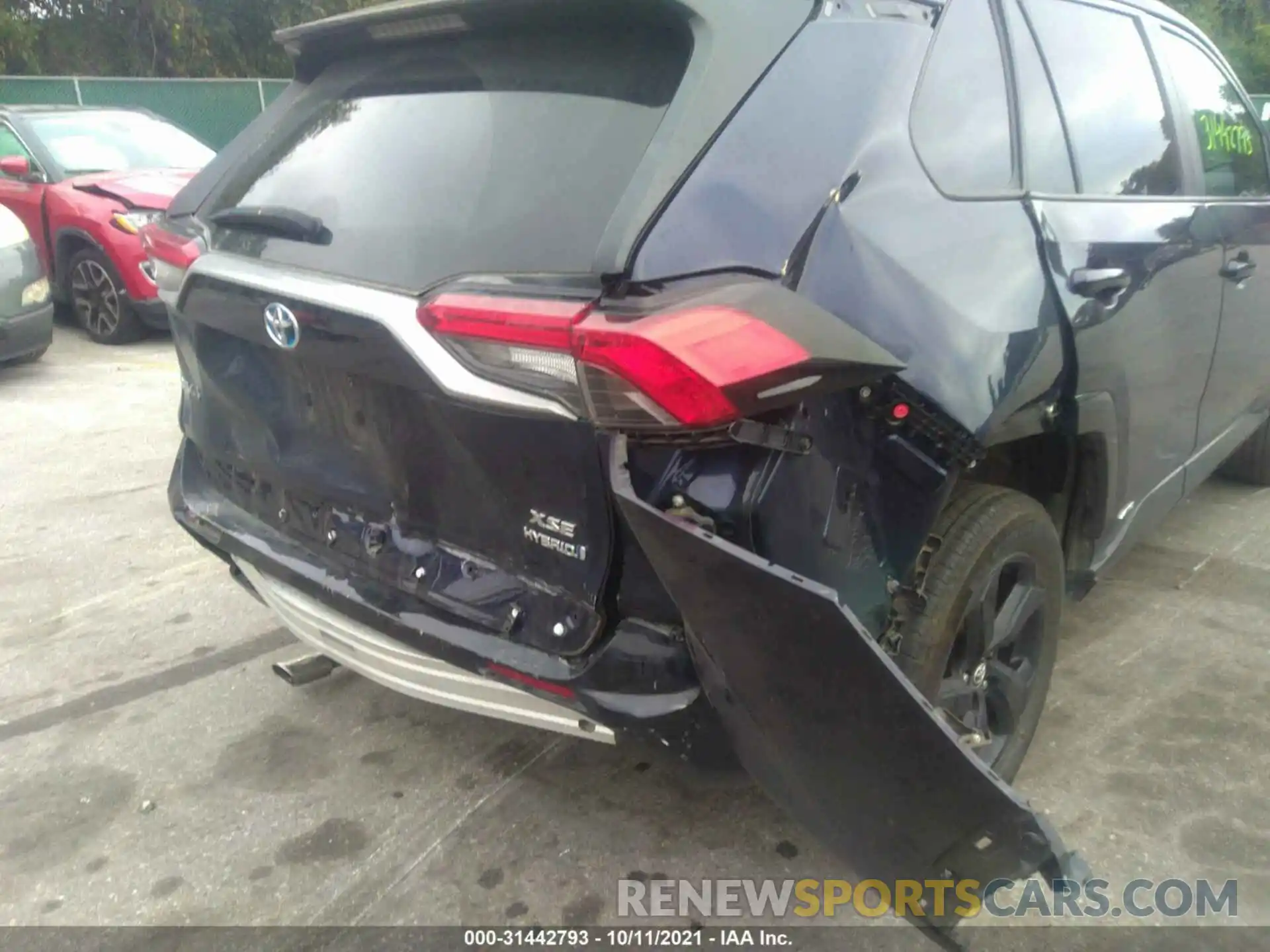 6 Photograph of a damaged car 2T3EWRFVXLW083142 TOYOTA RAV4 2020