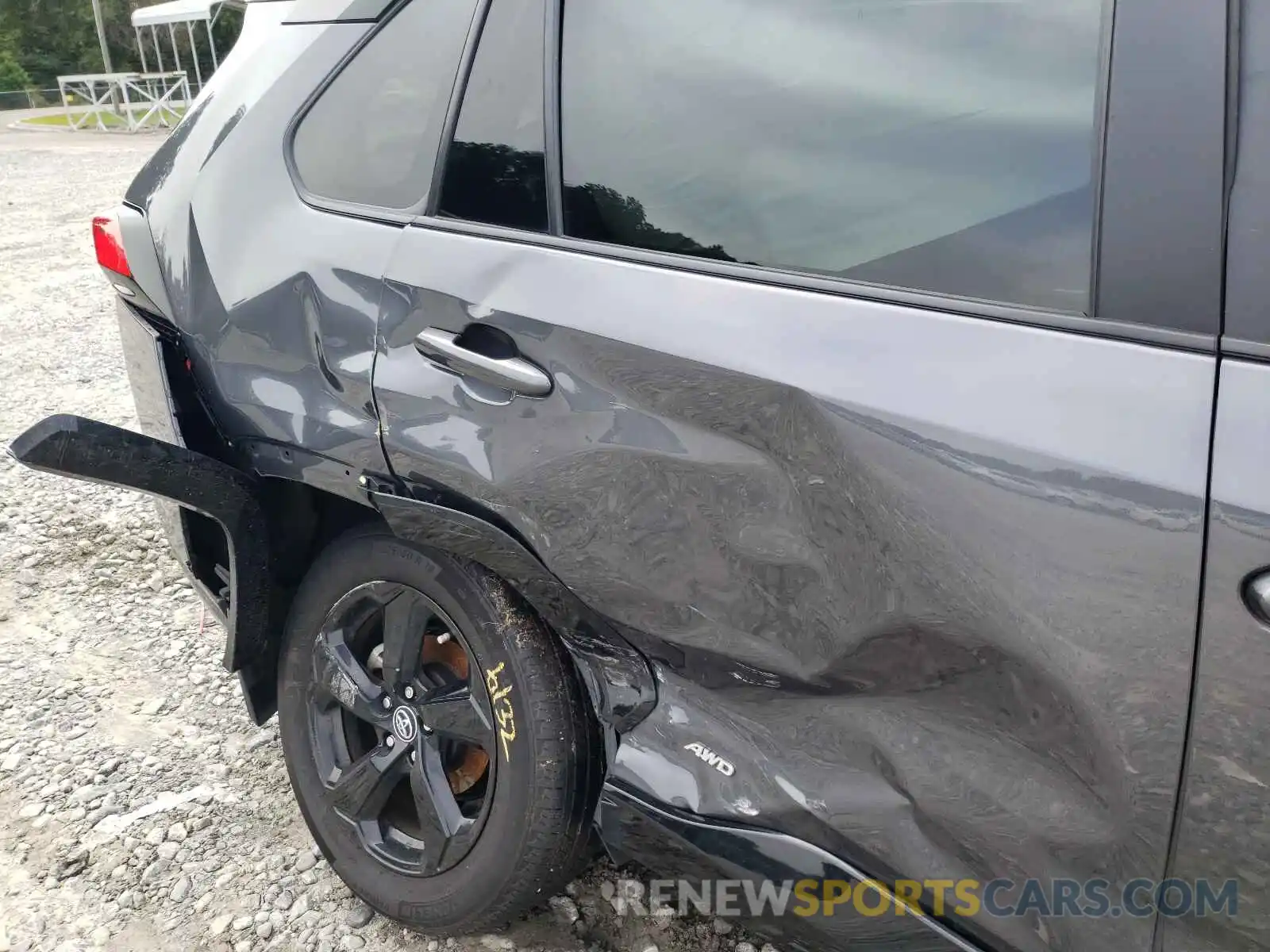 9 Photograph of a damaged car 2T3EWRFVXLW097929 TOYOTA RAV4 2020