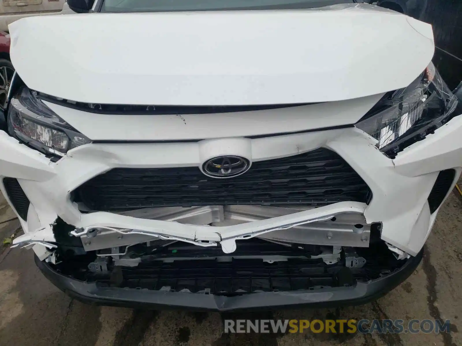 9 Photograph of a damaged car 2T3F1RFV0LC083221 TOYOTA RAV4 2020