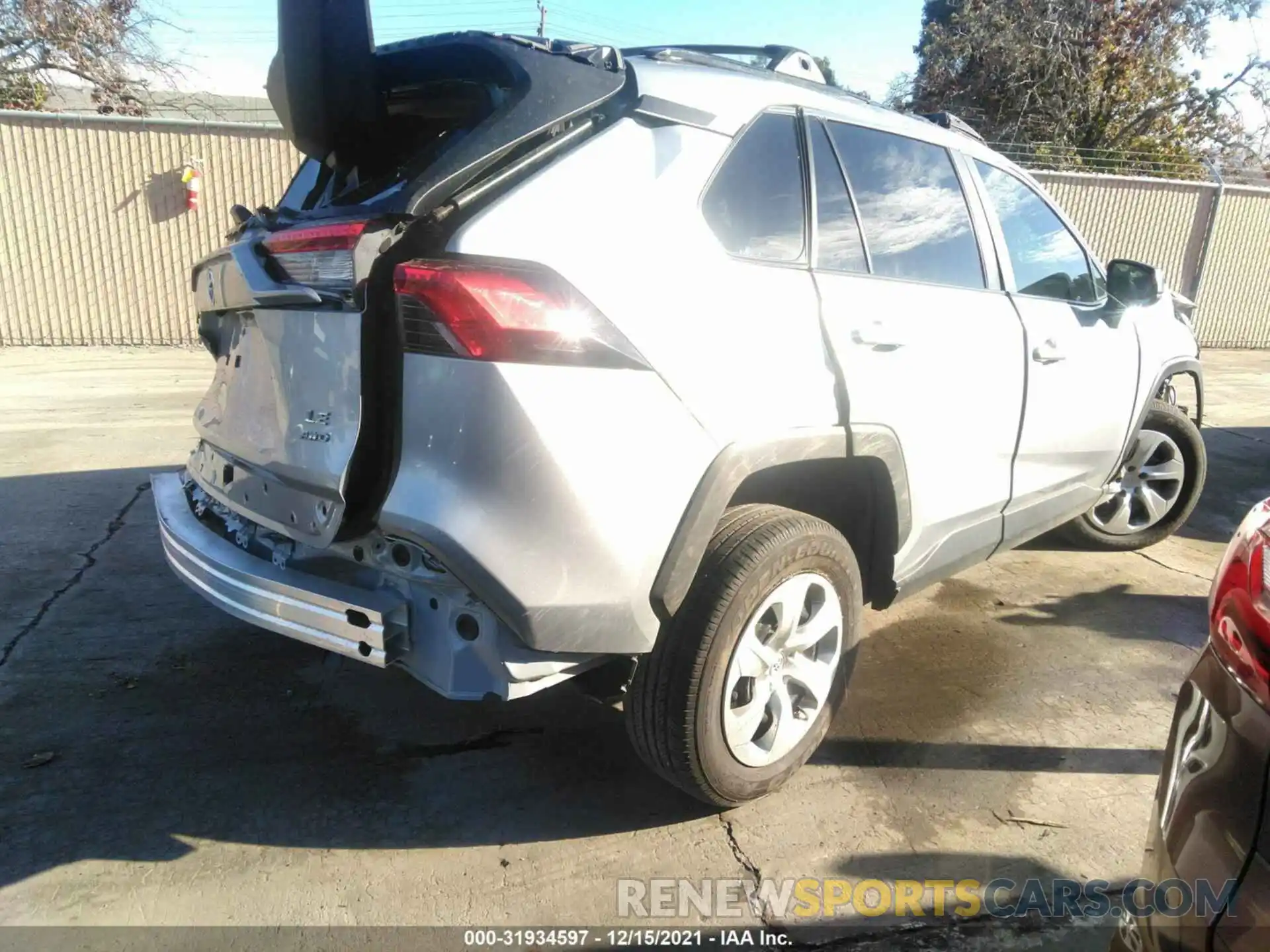 4 Photograph of a damaged car 2T3F1RFV0LC118436 TOYOTA RAV4 2020