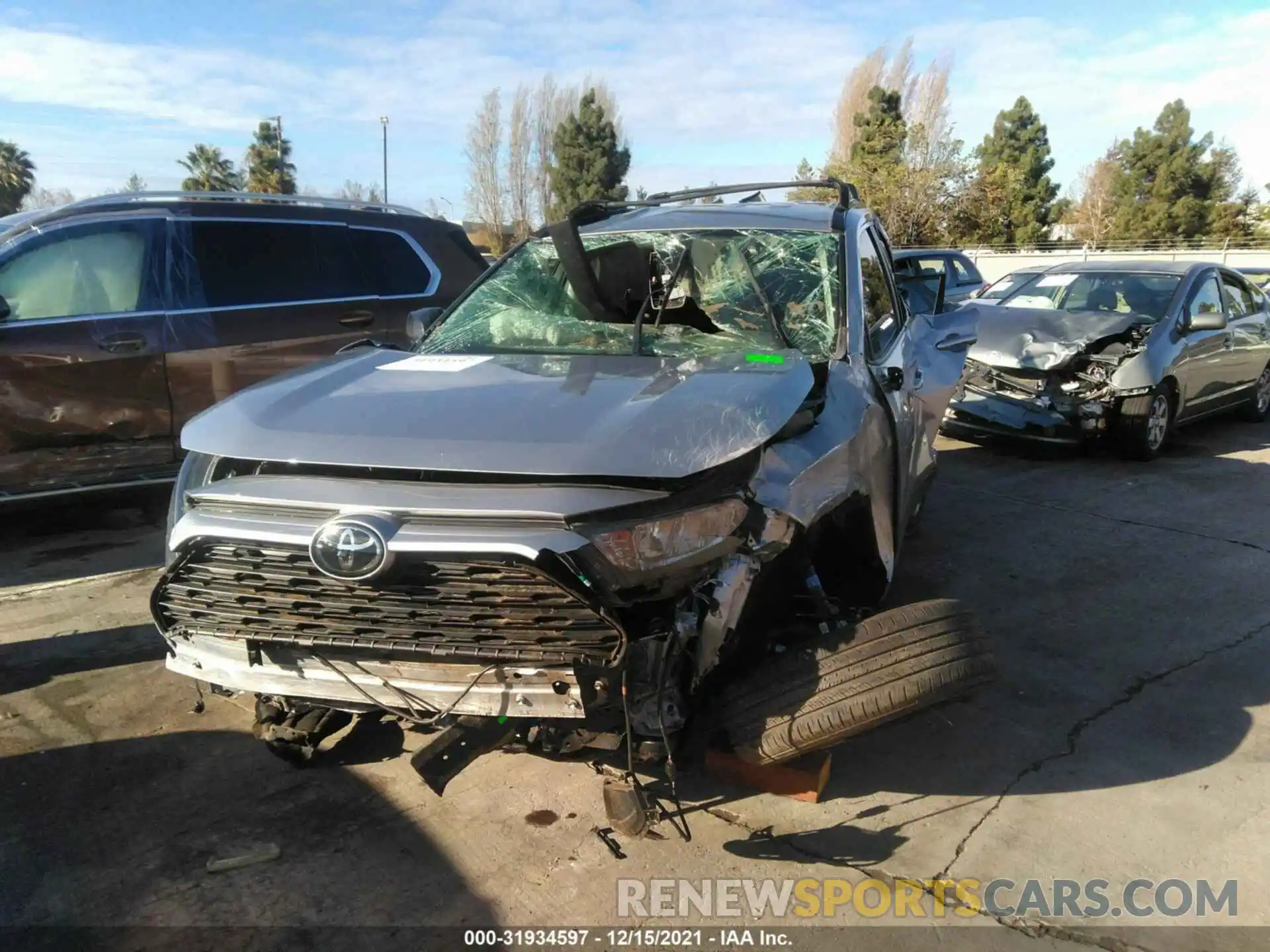 6 Photograph of a damaged car 2T3F1RFV0LC118436 TOYOTA RAV4 2020