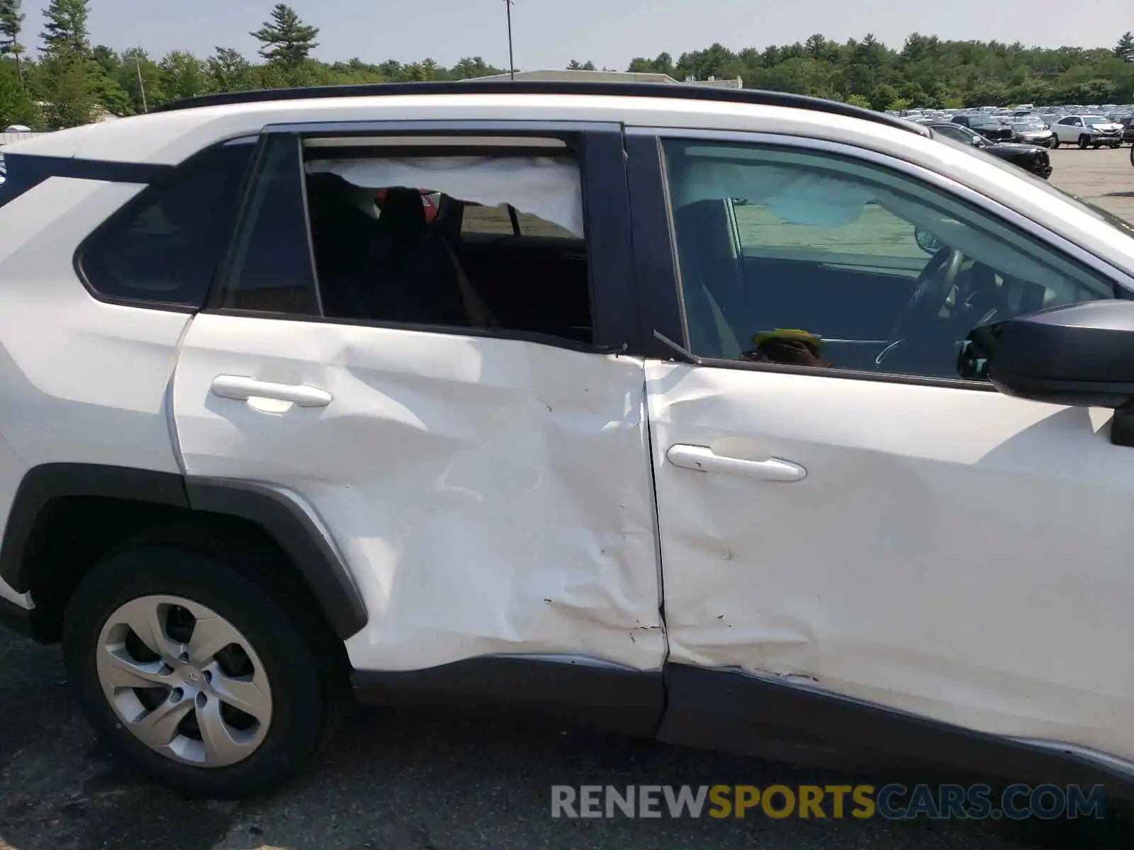 9 Photograph of a damaged car 2T3F1RFV0LW086649 TOYOTA RAV4 2020