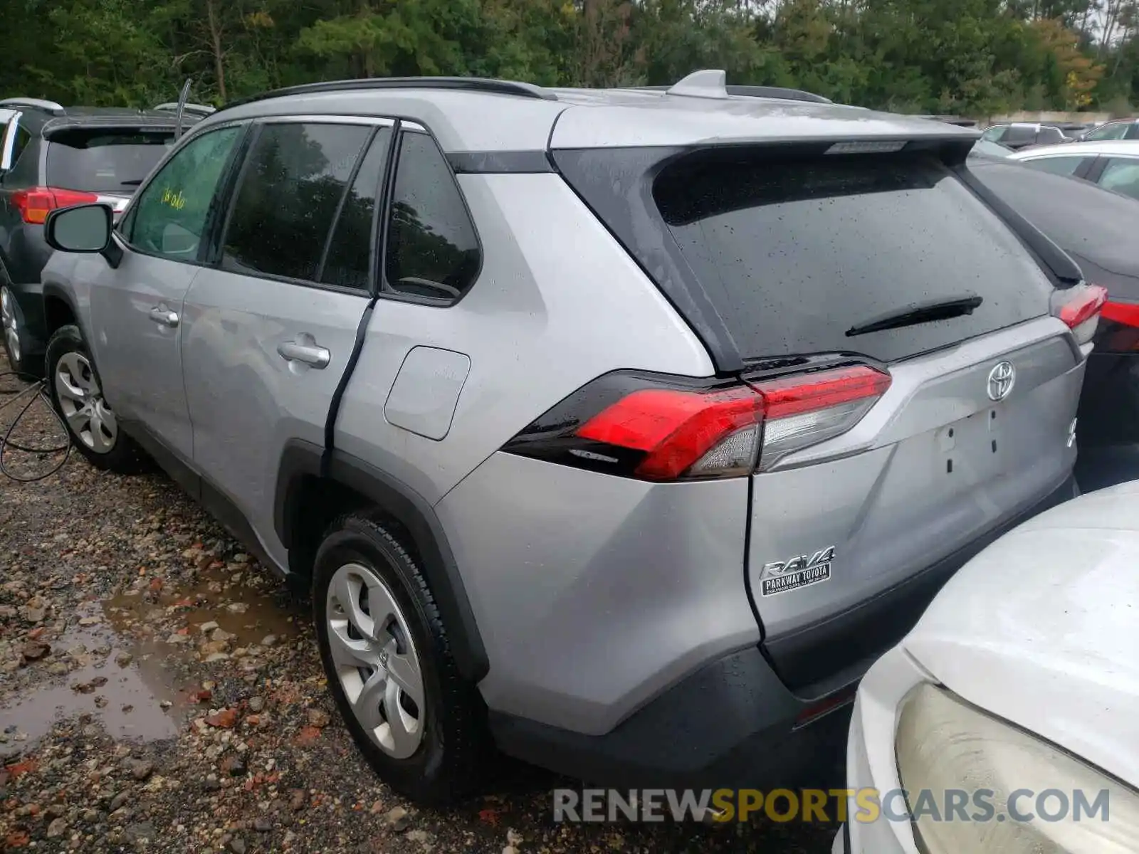 3 Photograph of a damaged car 2T3F1RFV0LW127720 TOYOTA RAV4 2020