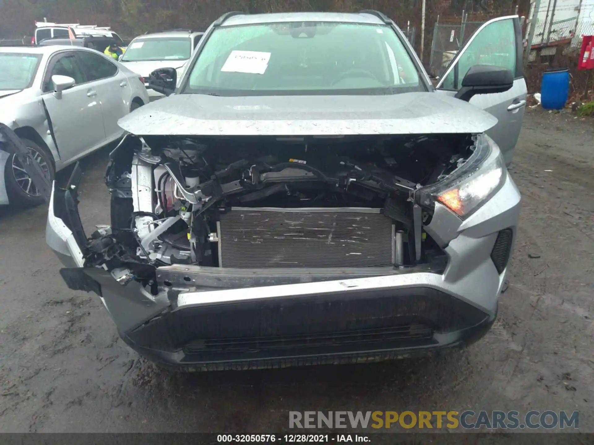 6 Photograph of a damaged car 2T3F1RFV1LC136377 TOYOTA RAV4 2020