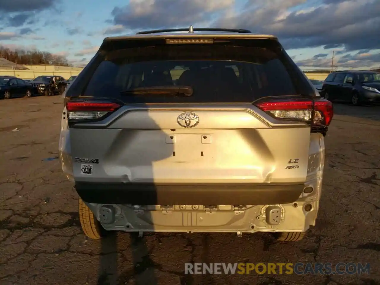 9 Photograph of a damaged car 2T3F1RFV1LW114376 TOYOTA RAV4 2020