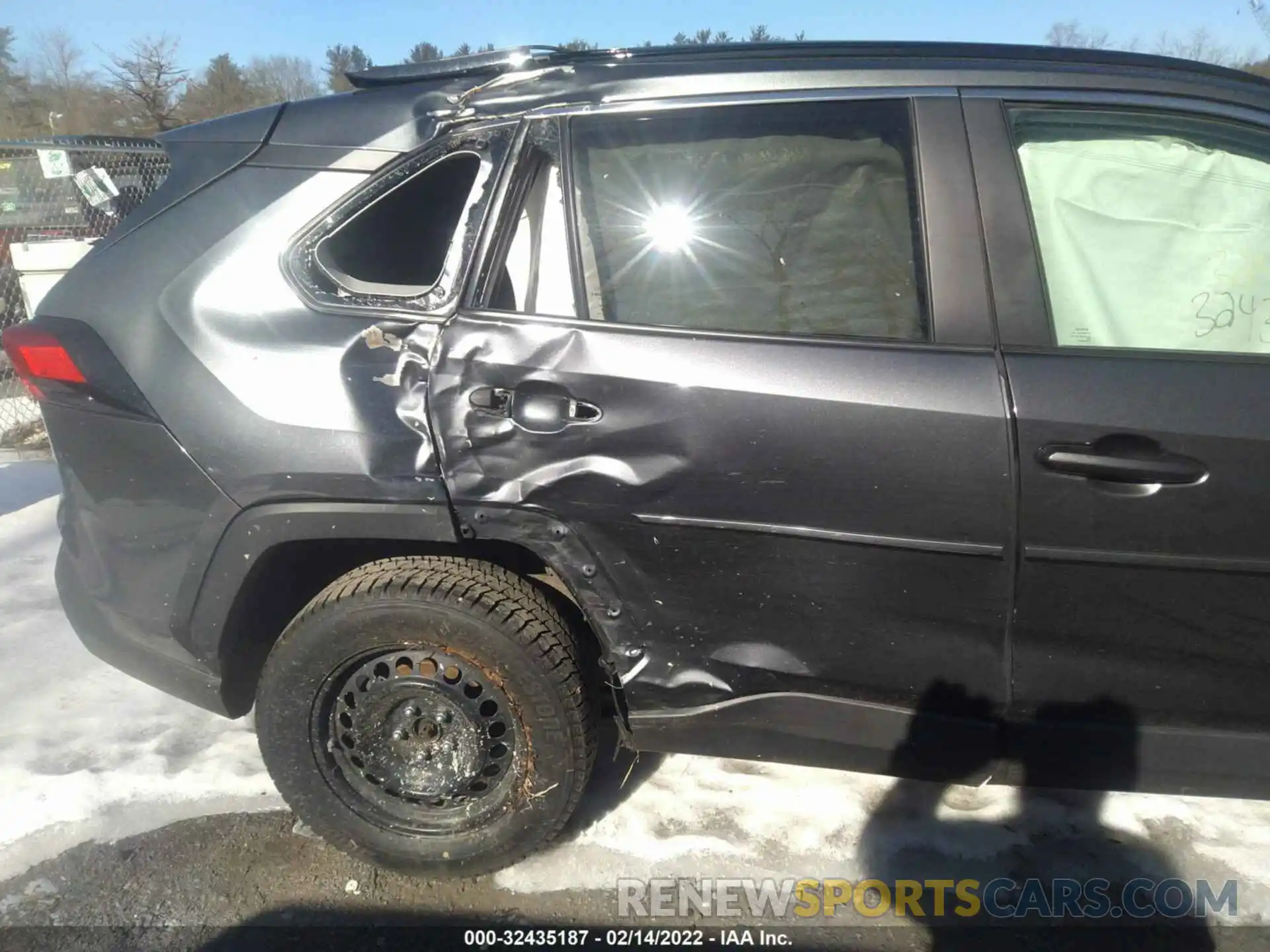 6 Photograph of a damaged car 2T3F1RFV2LC070325 TOYOTA RAV4 2020